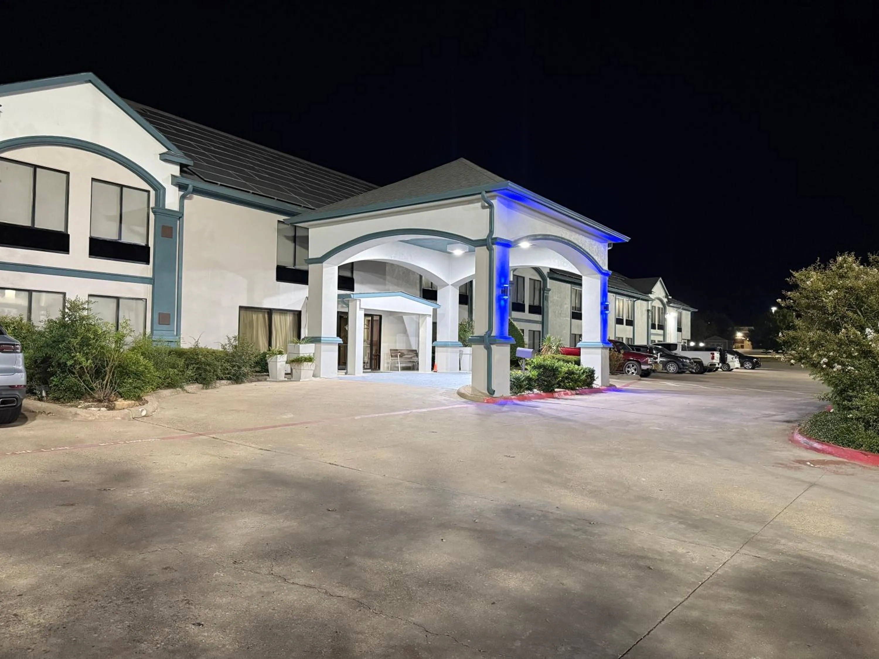 Property building in Quality Inn Hillsboro