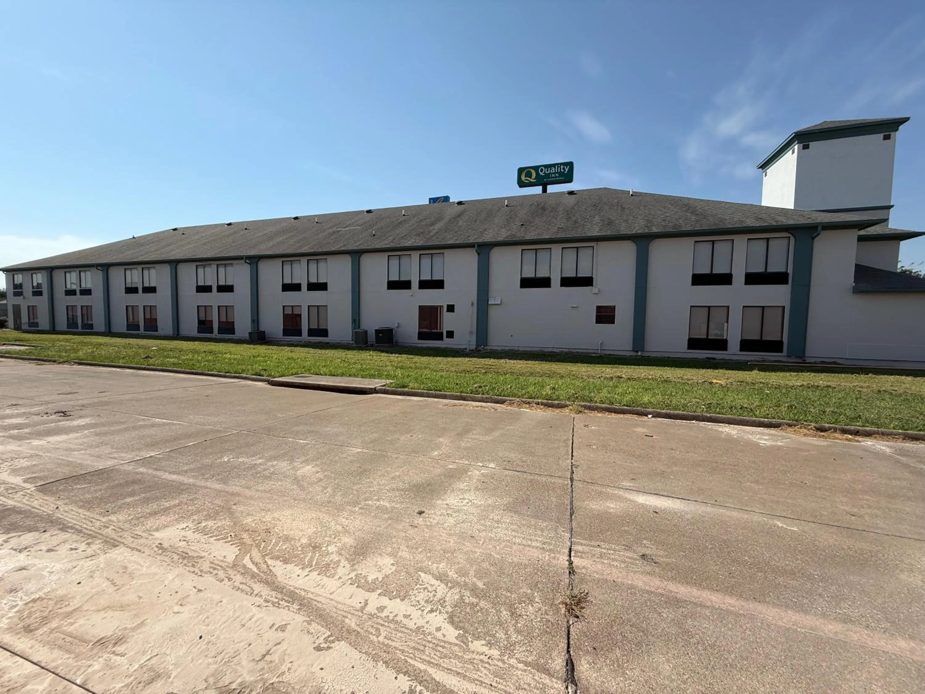 Property building in Quality Inn Hillsboro