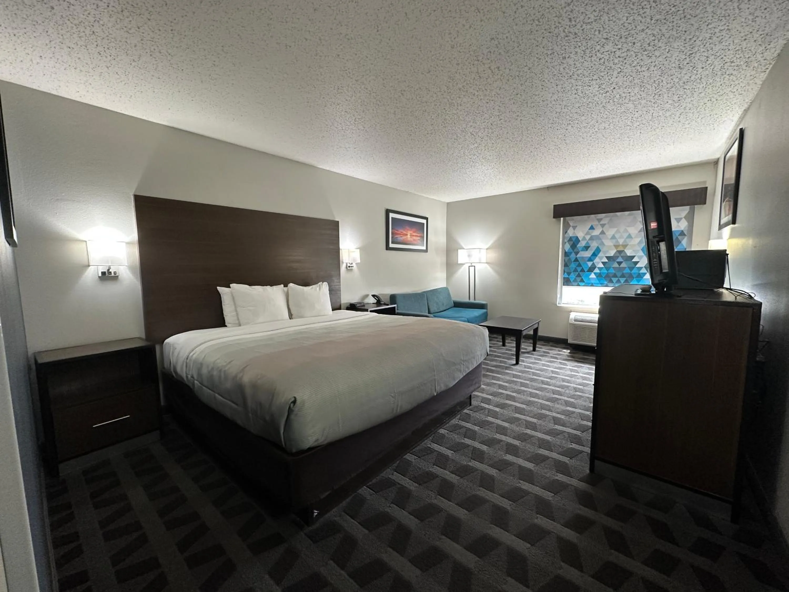 TV and multimedia, Bed in Quality Inn Hillsboro