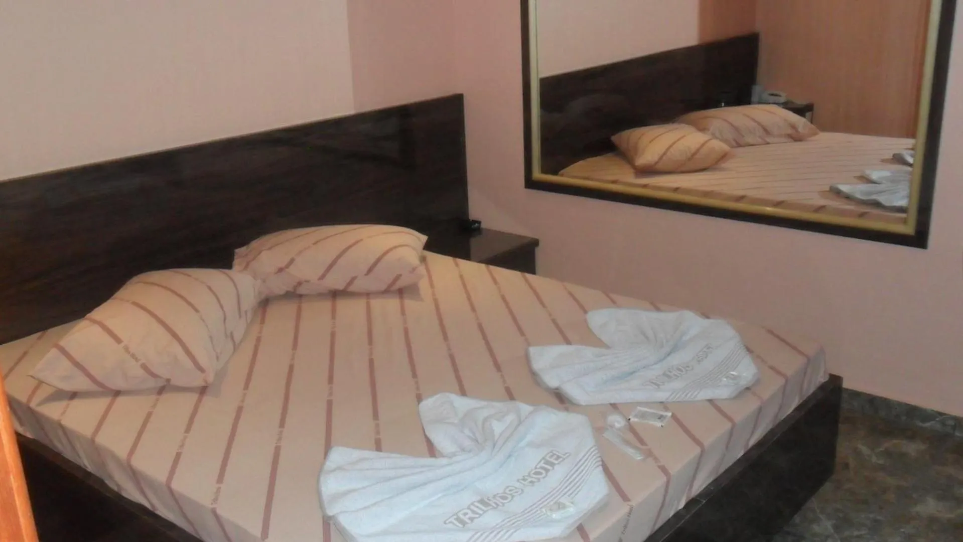 Property building, Bed in Trilhos Hotel