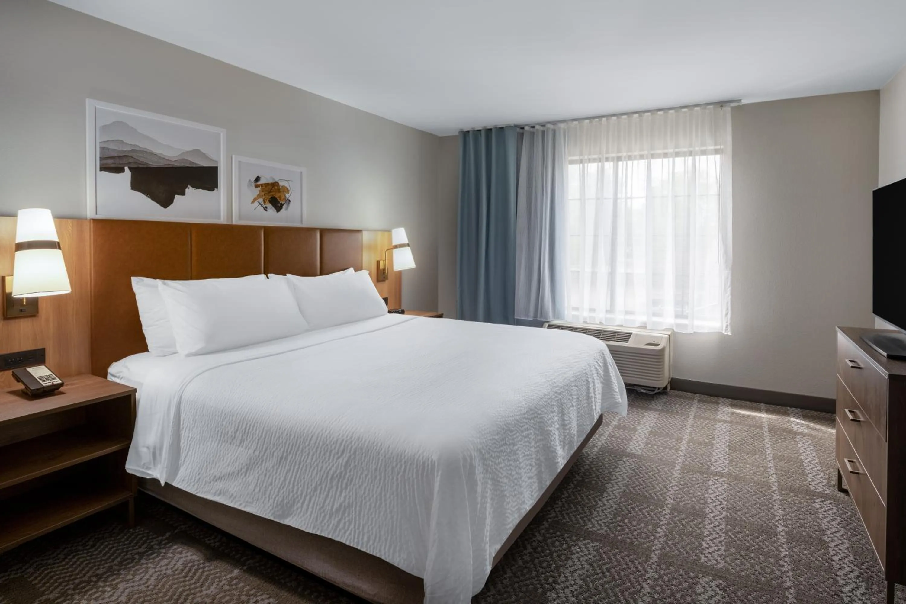 Bed in Staybridge Suites West Des Moines by IHG