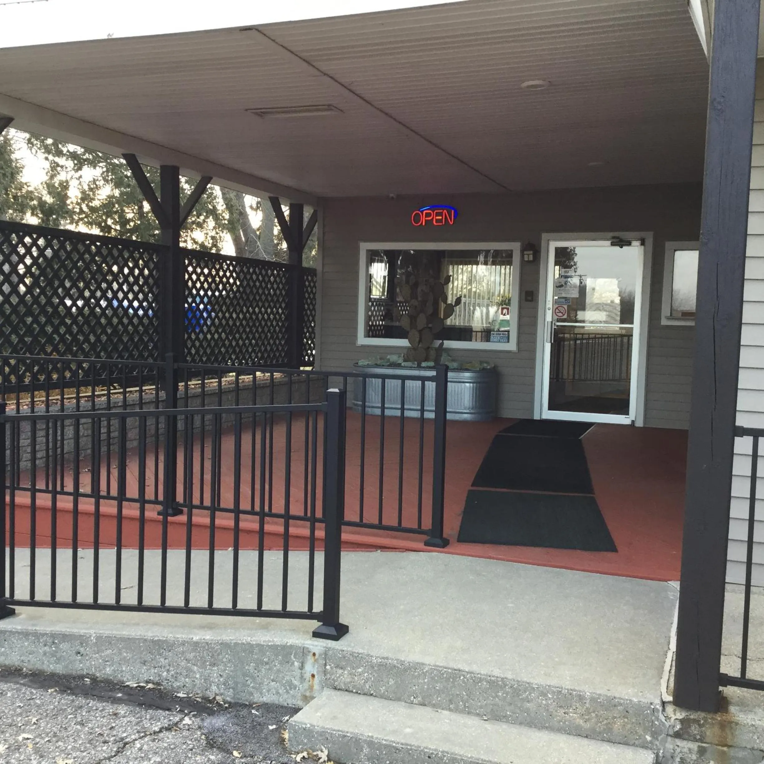 Facade/entrance in The Triangle Motel
