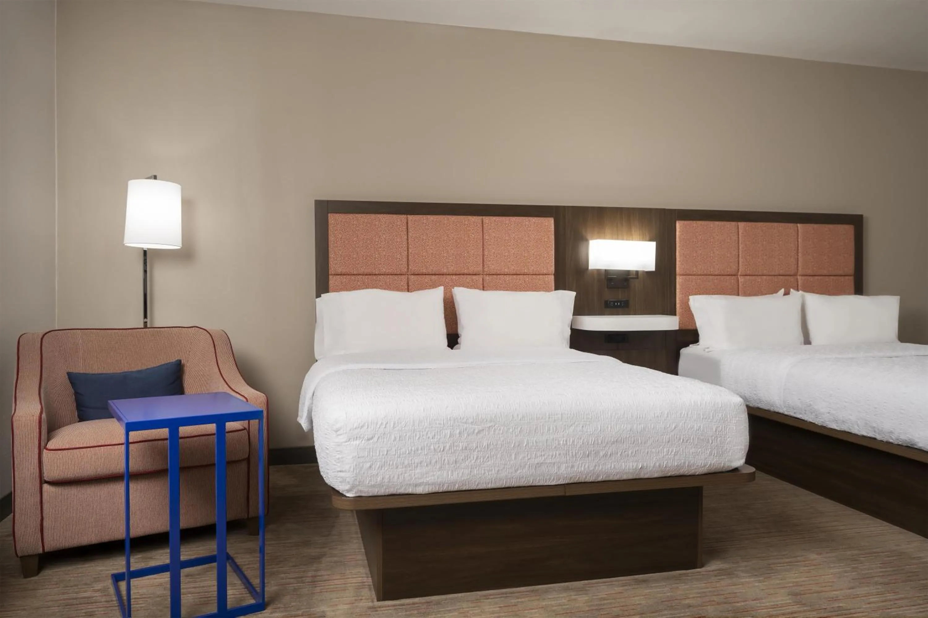 Bed in Hampton Inn & Suites - Mansfield