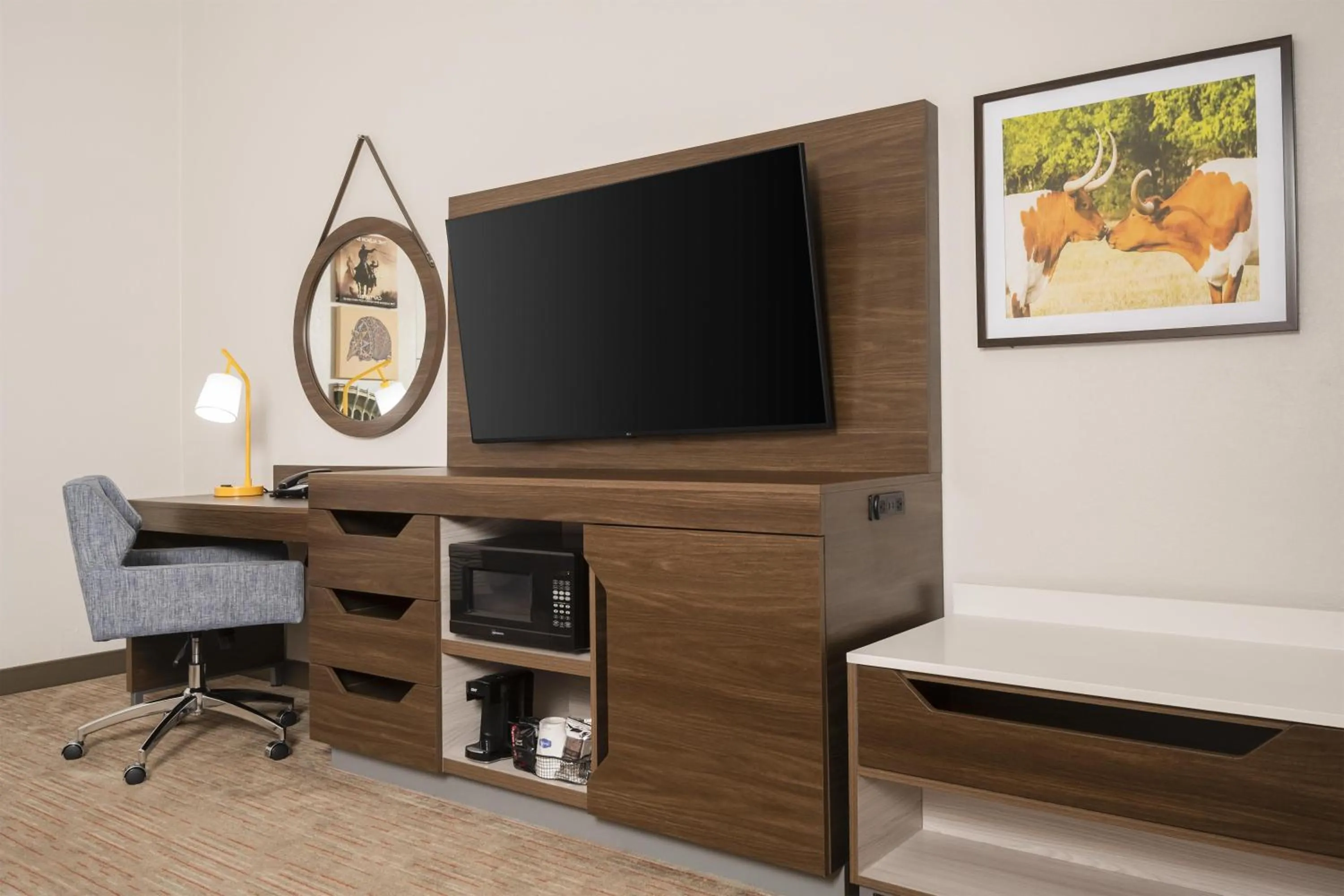 Bedroom in Hampton Inn & Suites - Mansfield