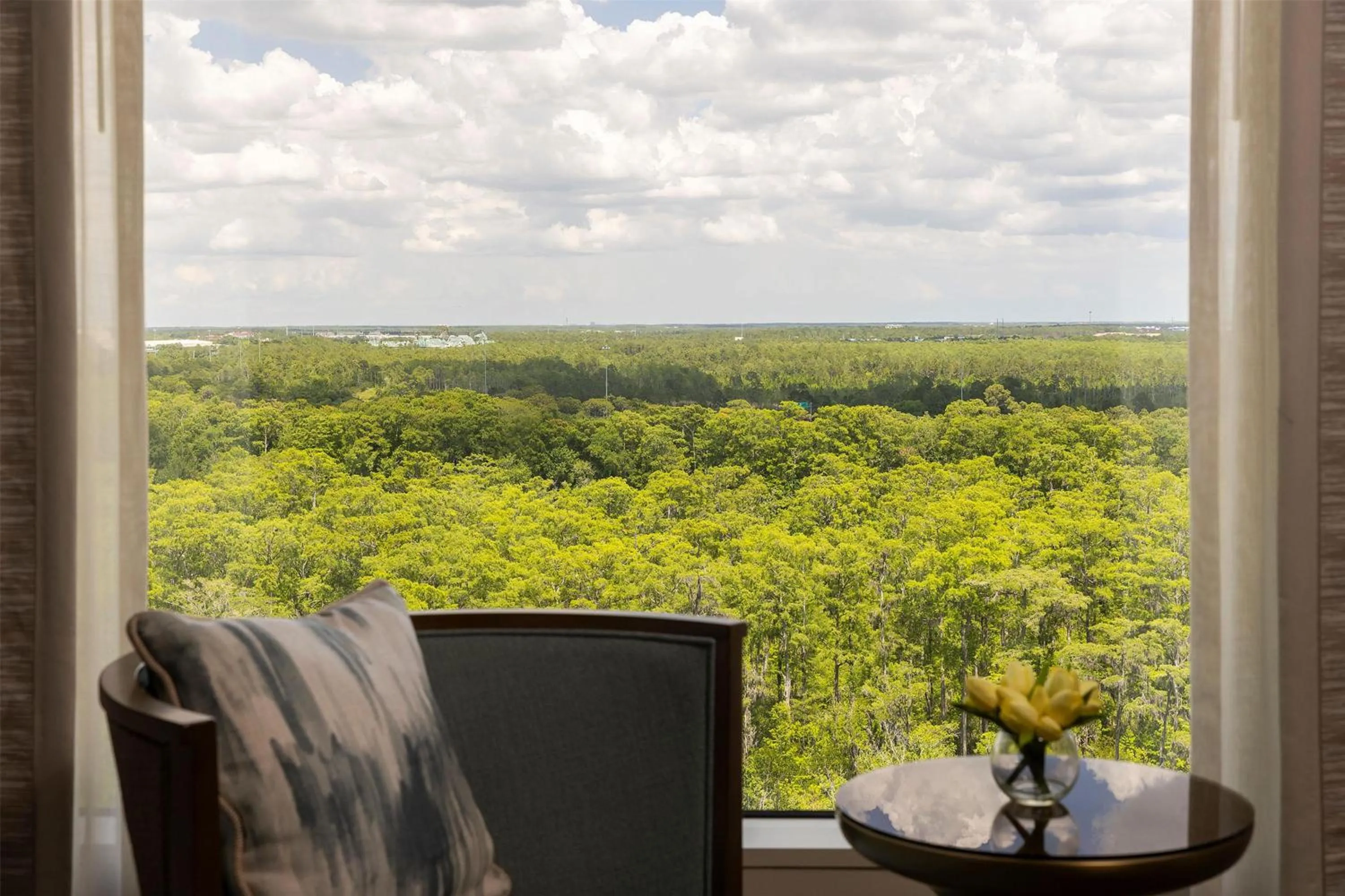 Living room in Waldorf Astoria Orlando - An Official Walt Disney World Hotel