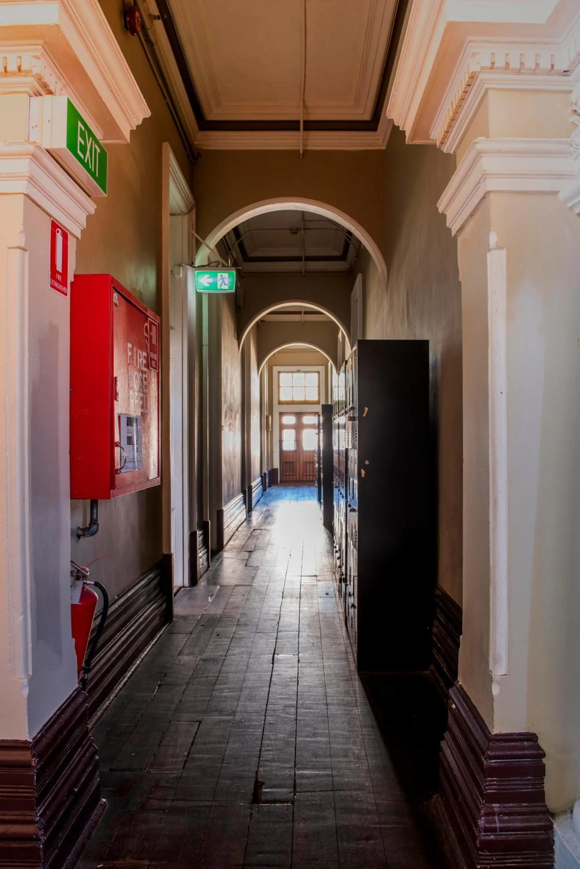 Inner courtyard view in Sundancer Backpackers Hostel