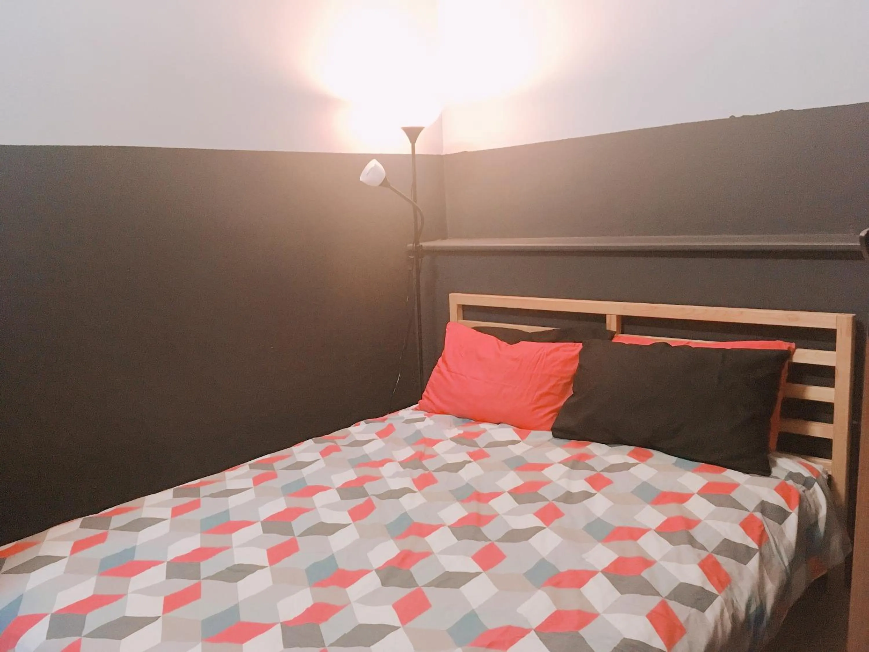 Bedroom, Bed in Sundancer Backpackers Hostel