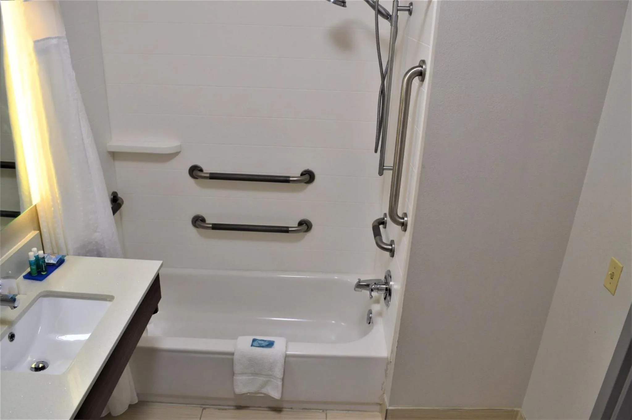 Bathroom in Holiday Inn Express & Suites Batesville by IHG