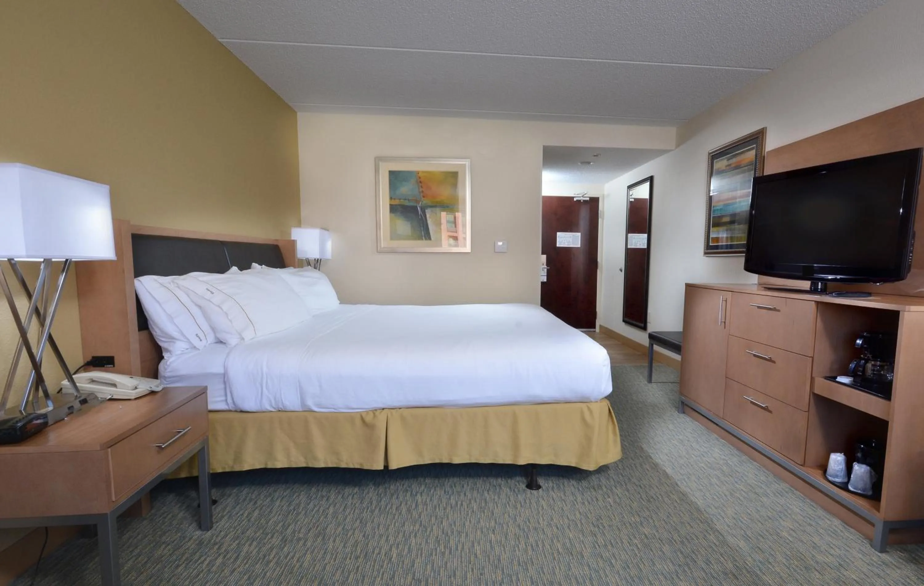 Photo of the whole room, Bed in Holiday Inn Express Hotel & Suites High Point South by IHG