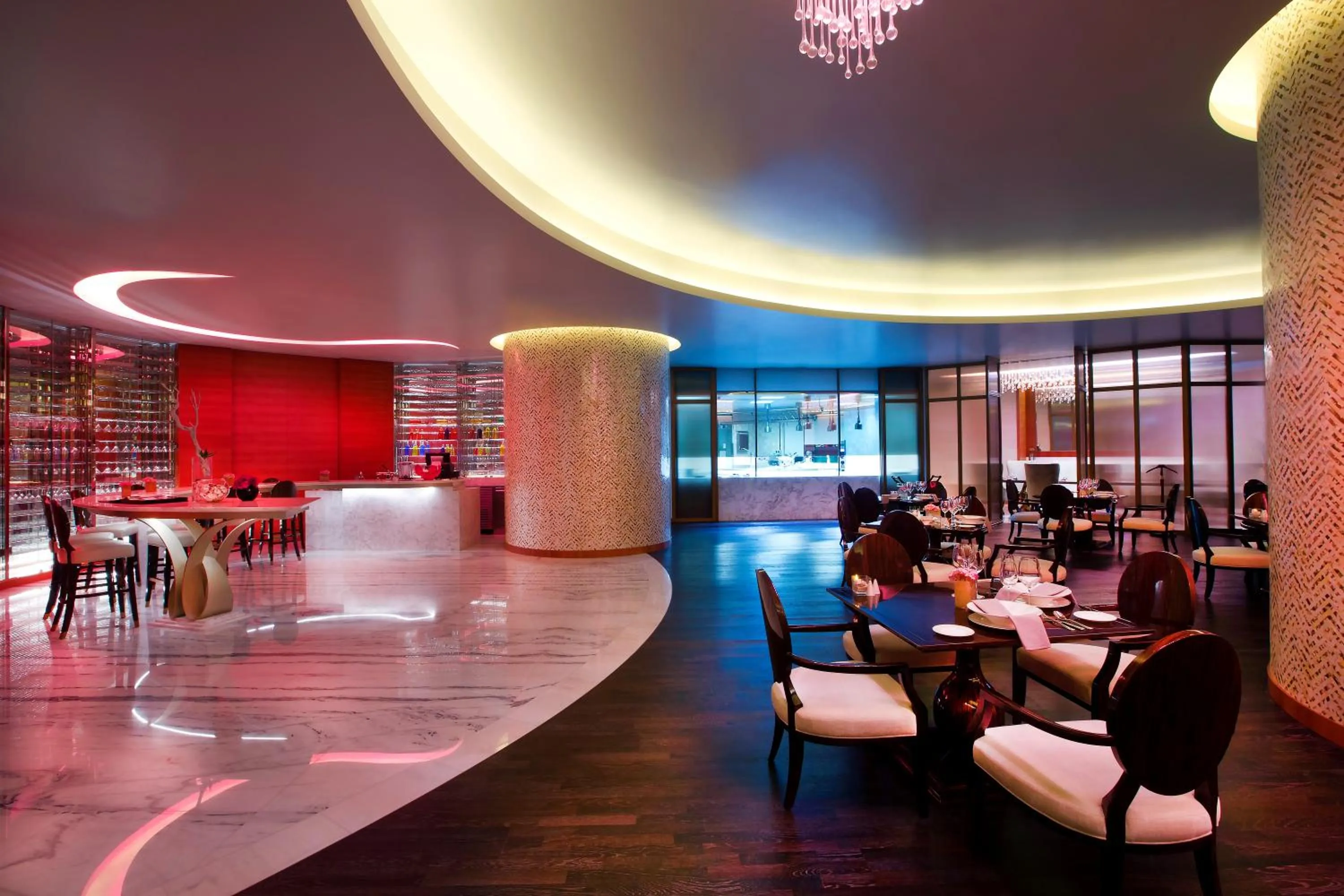 Restaurant/places to eat in Bab Al Qasr Residence