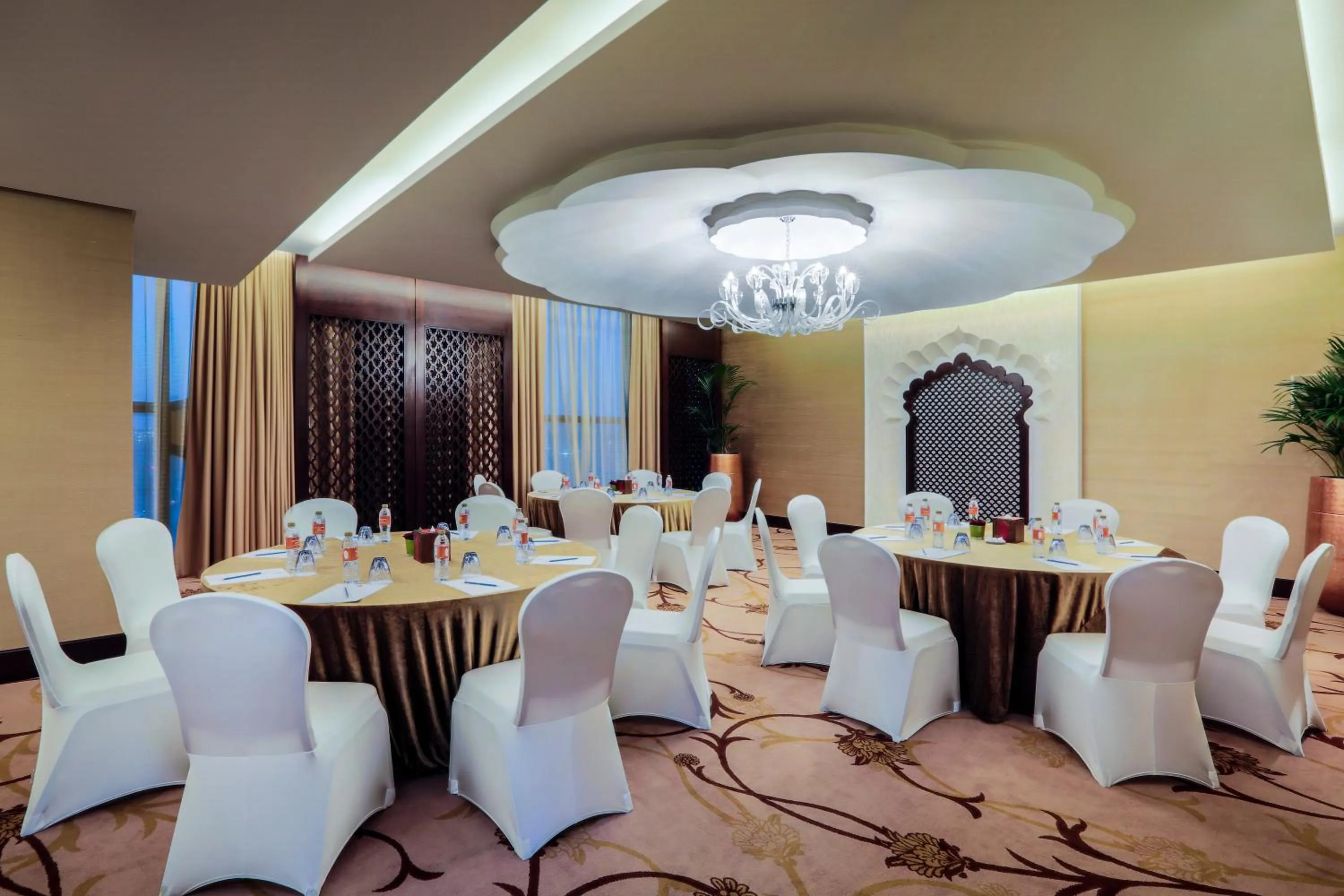 Business facilities in Bab Al Qasr Residence