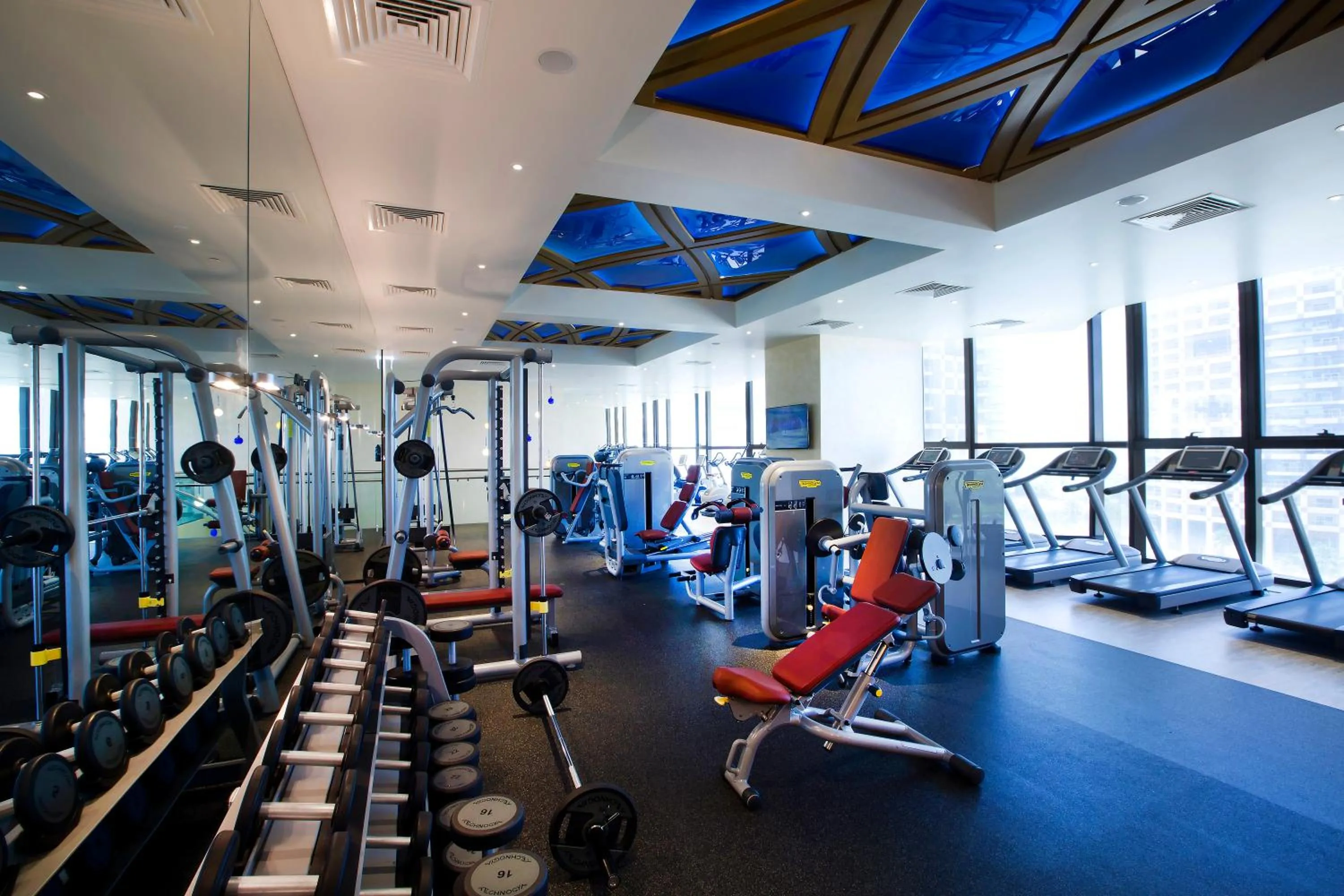 Fitness centre/facilities in Bab Al Qasr Residence