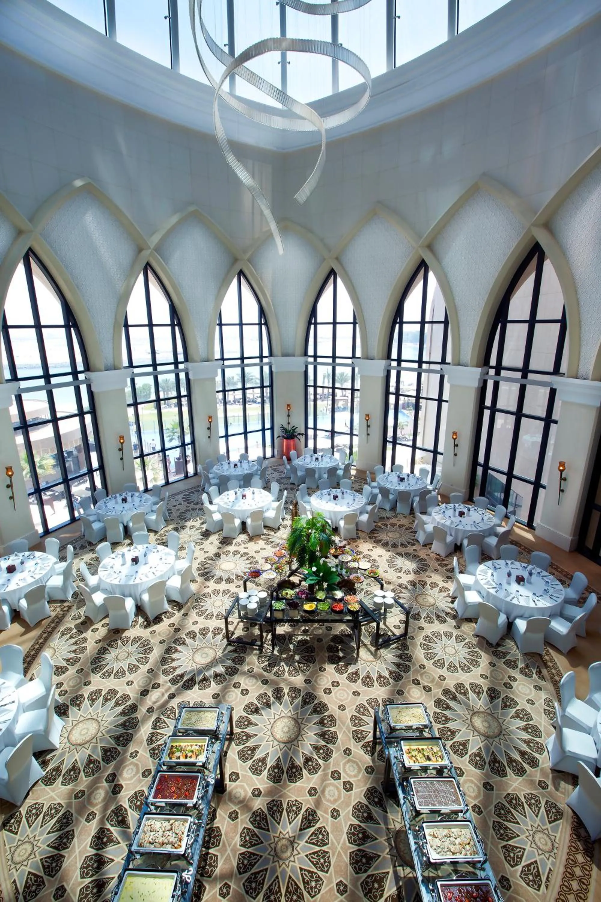 Restaurant/places to eat in Bab Al Qasr Residence