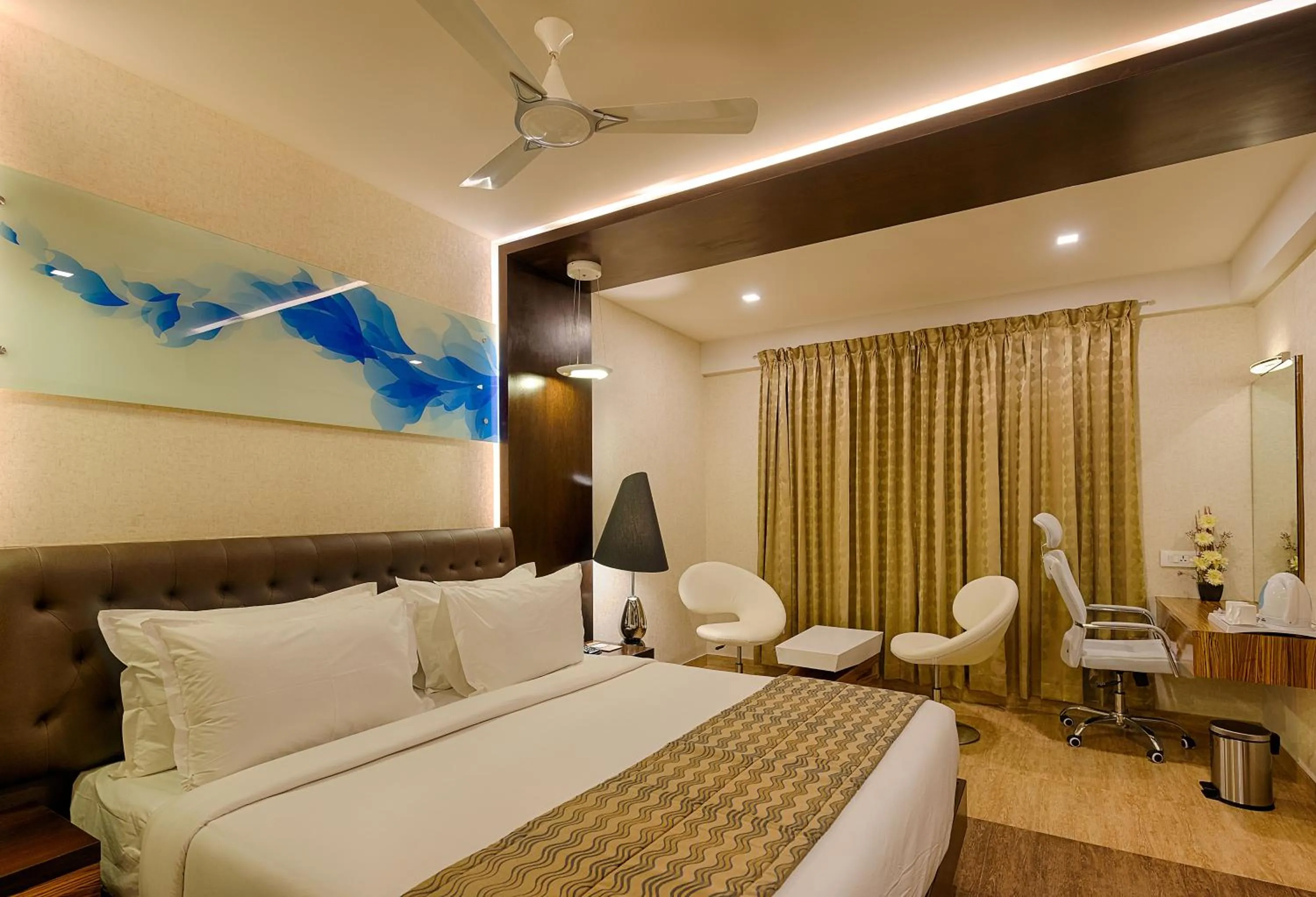 Photo of the whole room in Hotel Chenthur Park