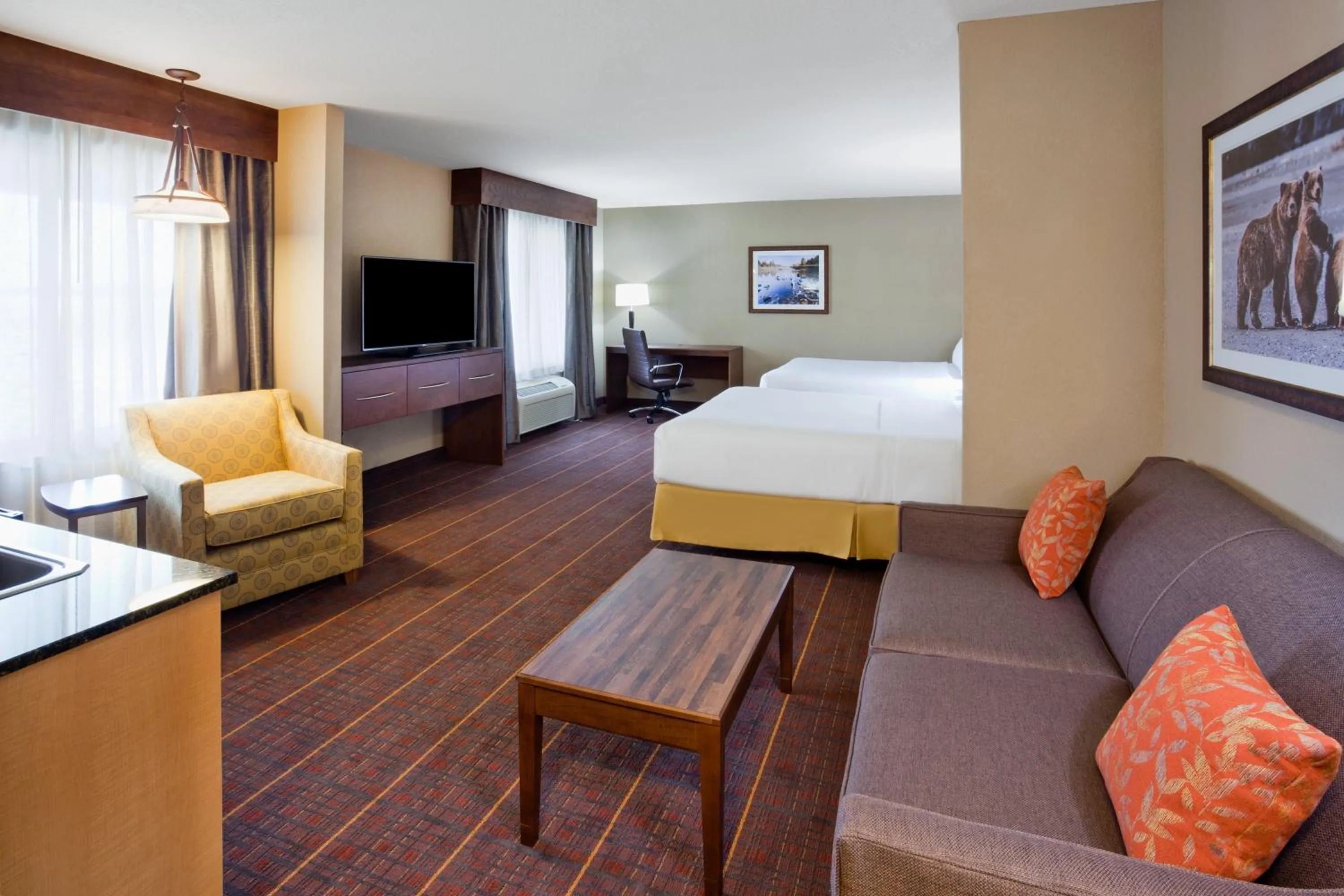 Photo of the whole room, Bed in Holiday Inn Express Hotel & Suites Brainerd-Baxter by IHG