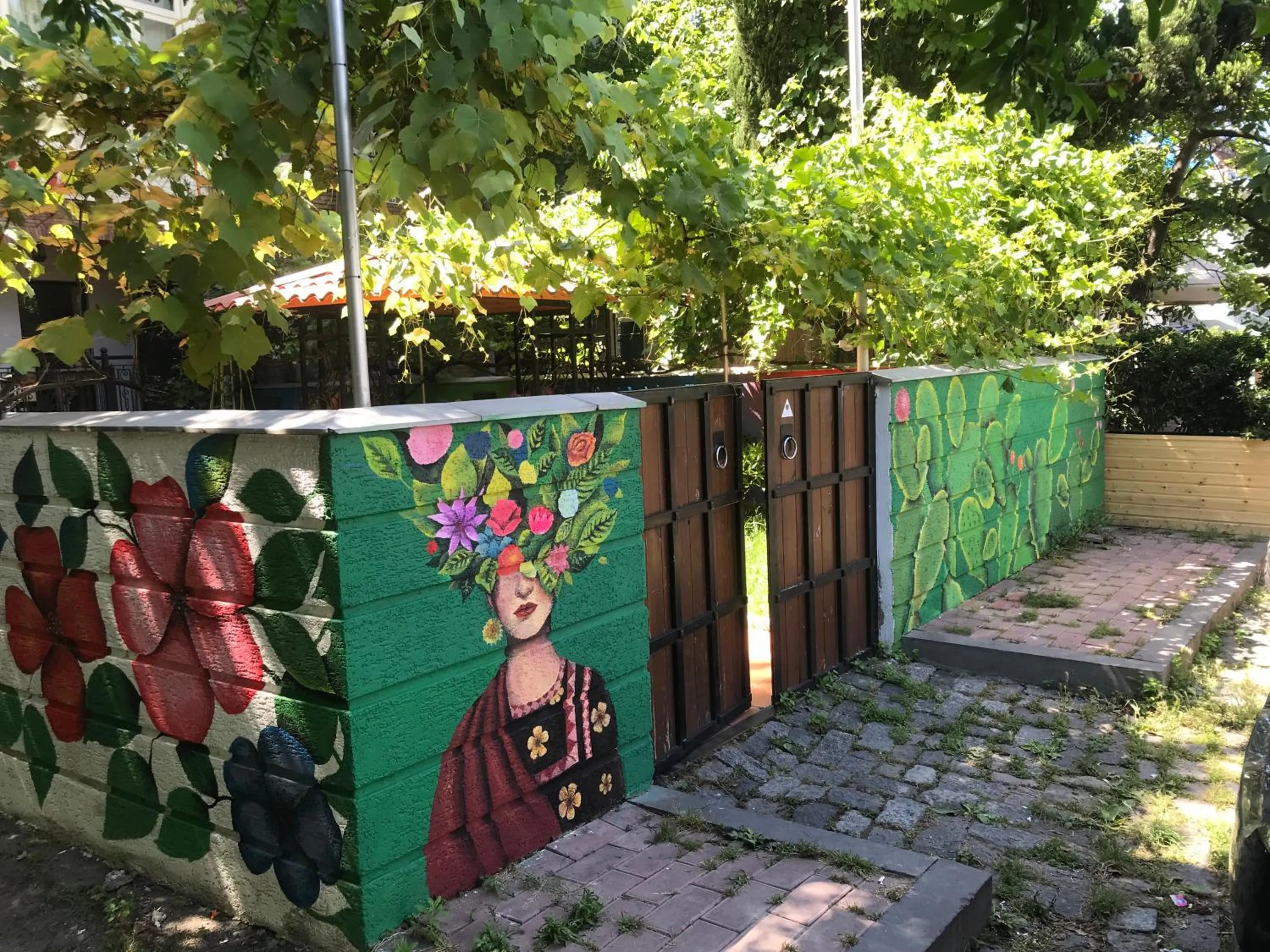 Facade/entrance in Hotel Frida