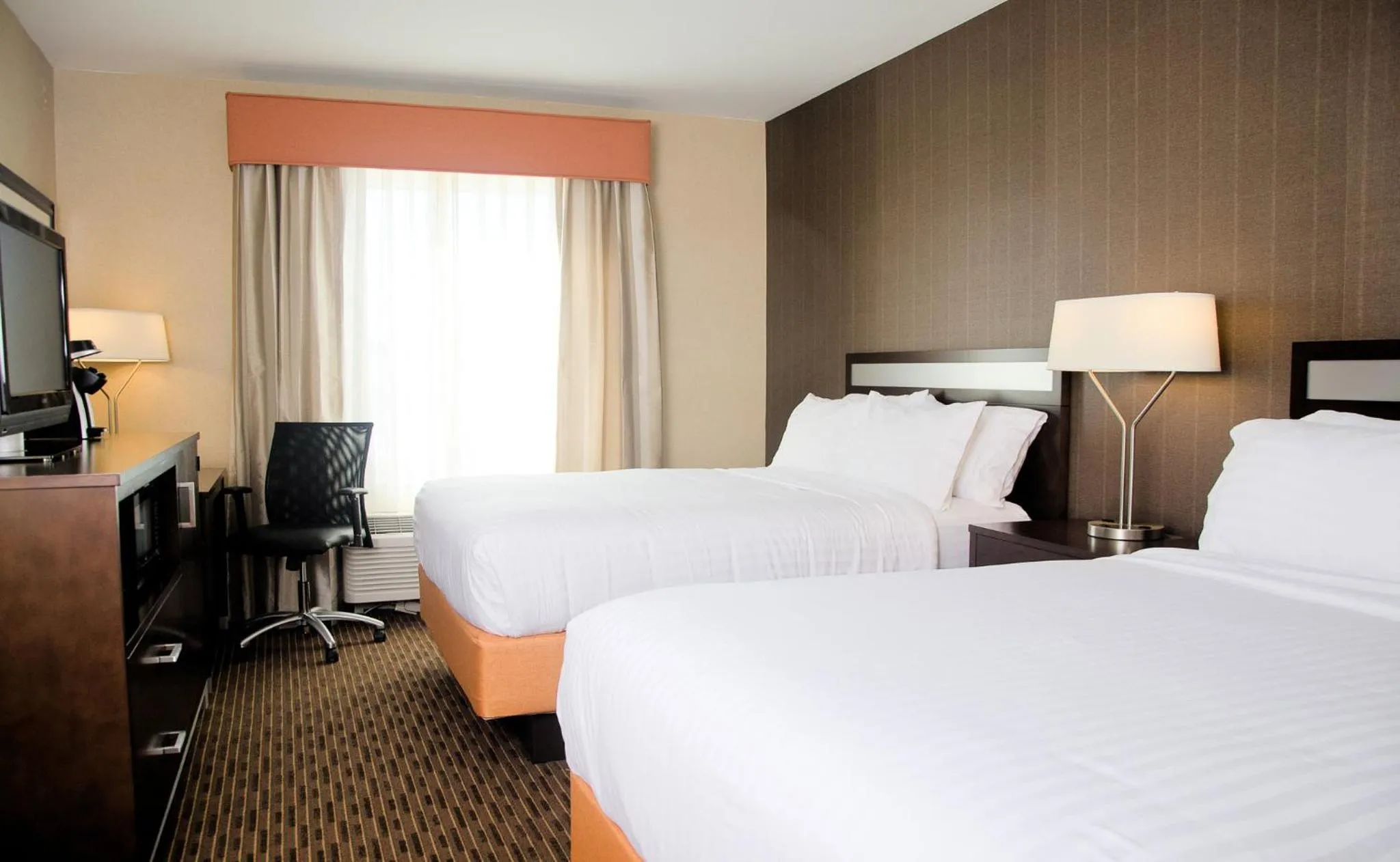 Photo of the whole room, Bed in Holiday Inn Express Hotel & Suites Watertown - Thousand Islands by IHG