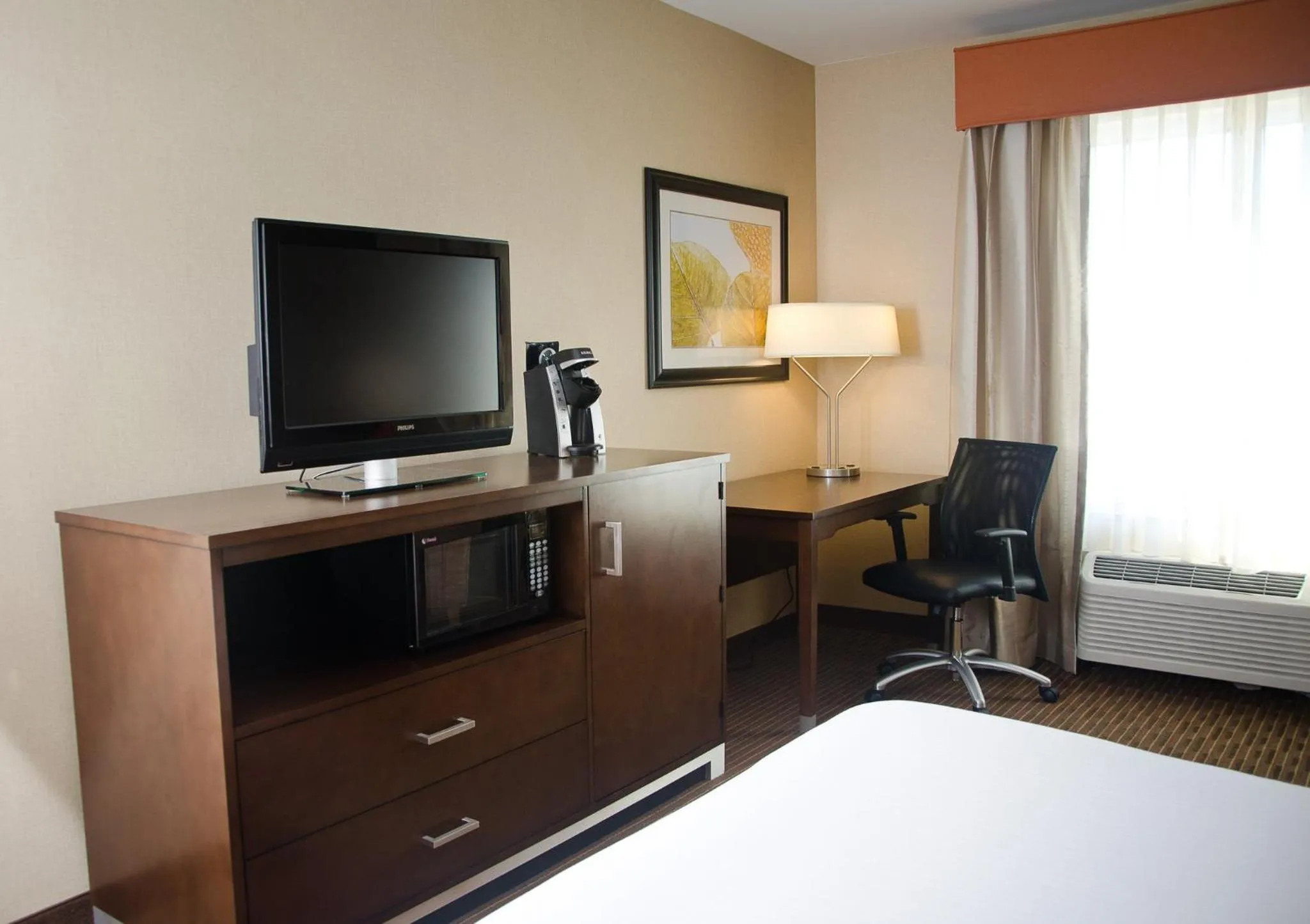 Photo of the whole room, Bed in Holiday Inn Express Hotel & Suites Watertown - Thousand Islands by IHG