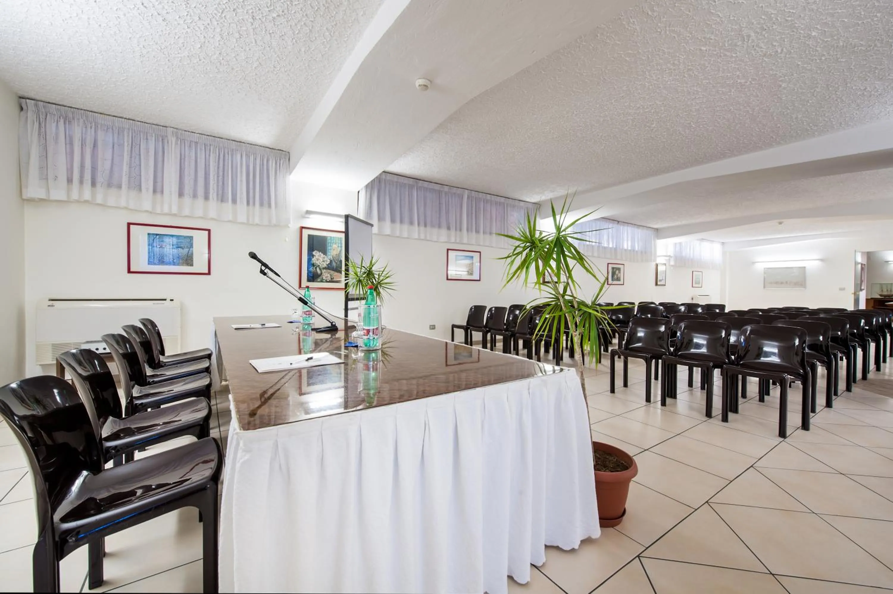 Business facilities in Hotel La Baia