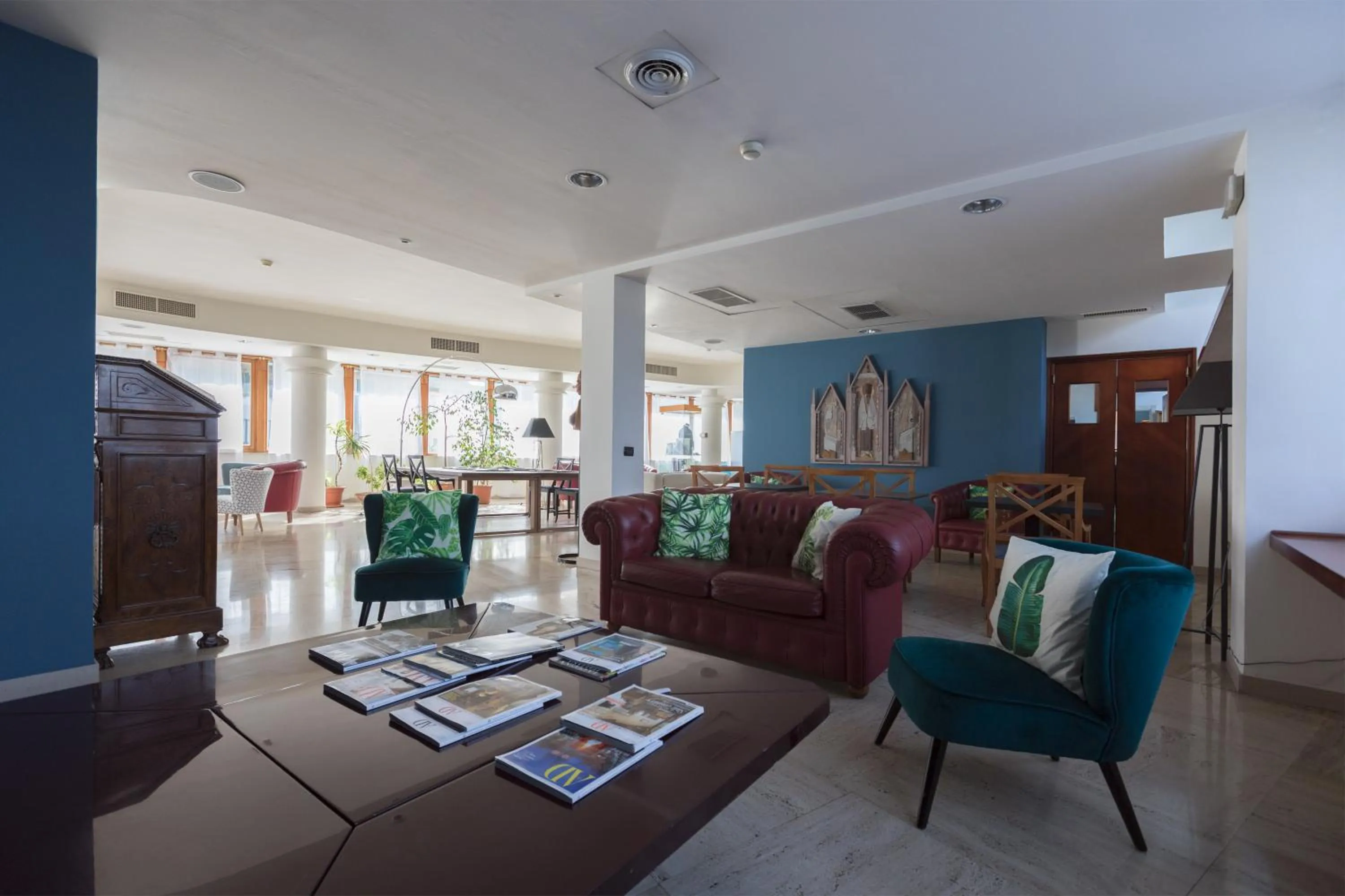 Communal lounge/ TV room in Hotel La Baia