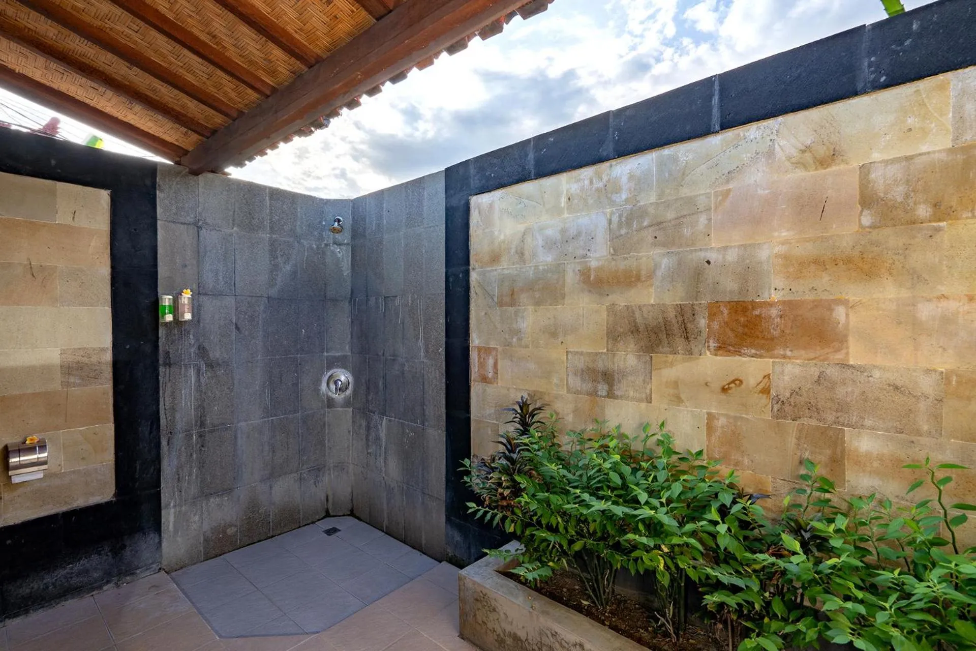Shower in Karang Mas Villa Lembongan by ABM