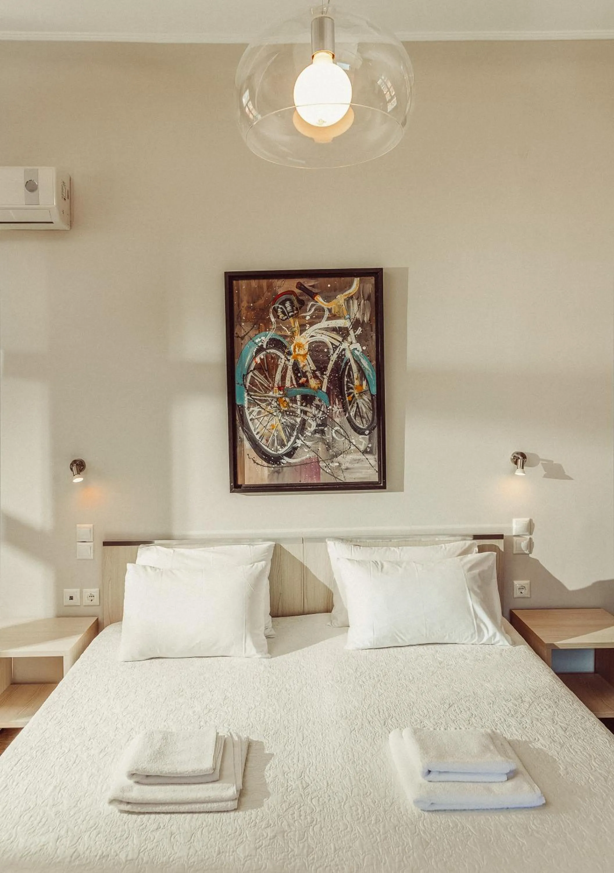 Bedroom, Bed in Suitas