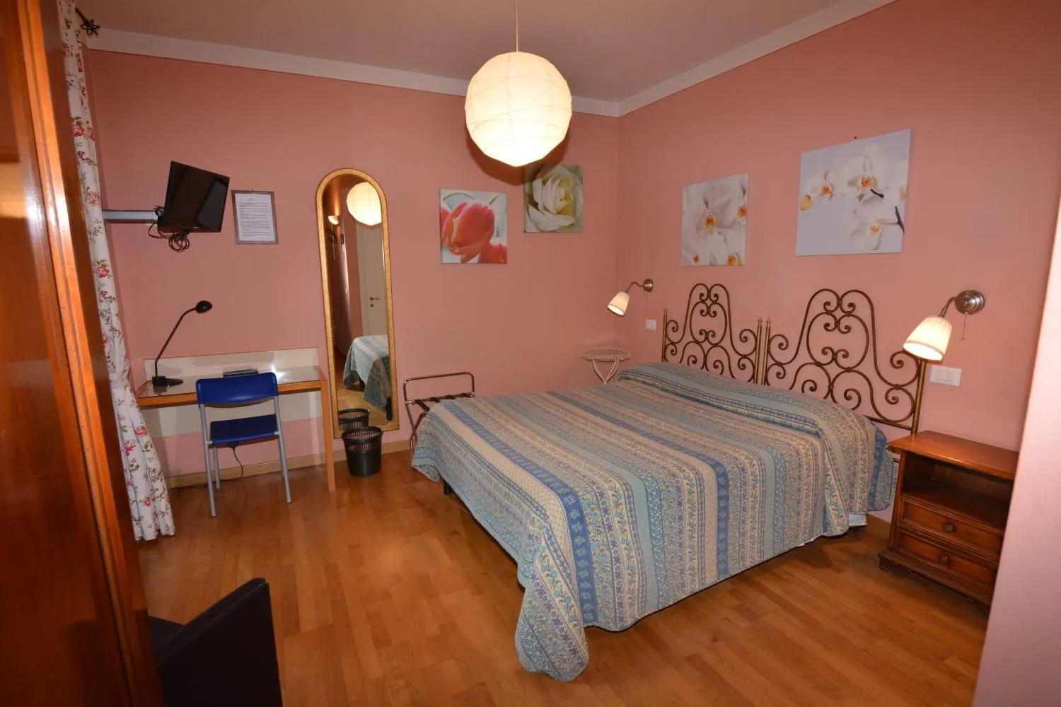 Photo of the whole room in Albergo Casa Al Sole