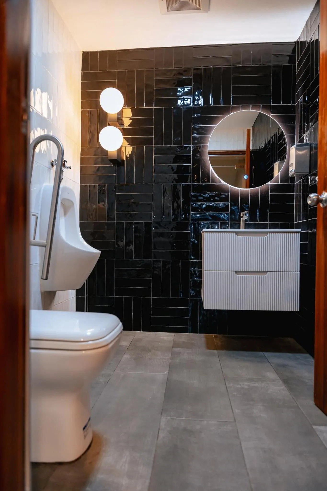 Toilet in S Hotel & Residences