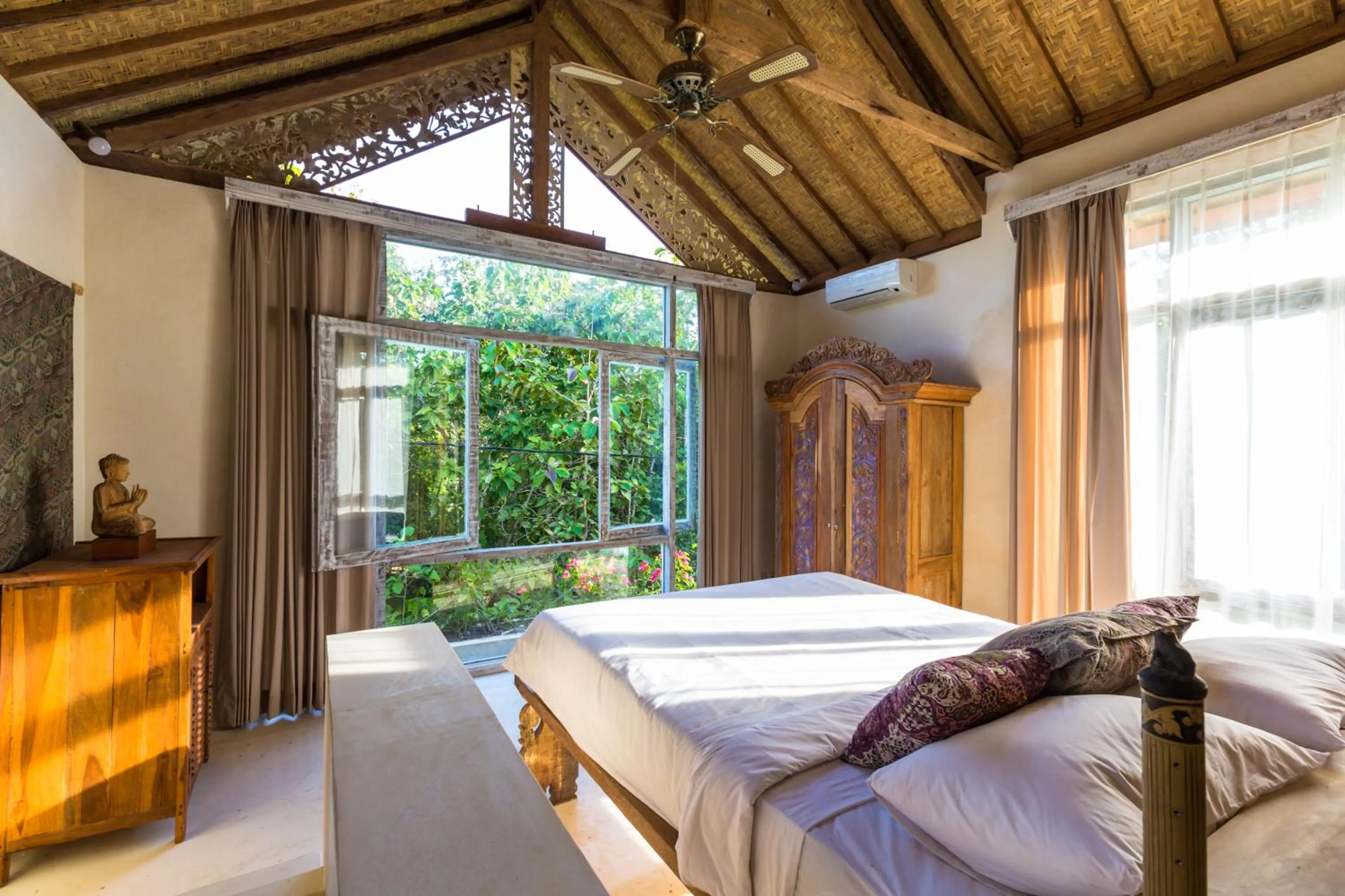 Photo of the whole room, Bed in BoHo Bingin Beach Bali