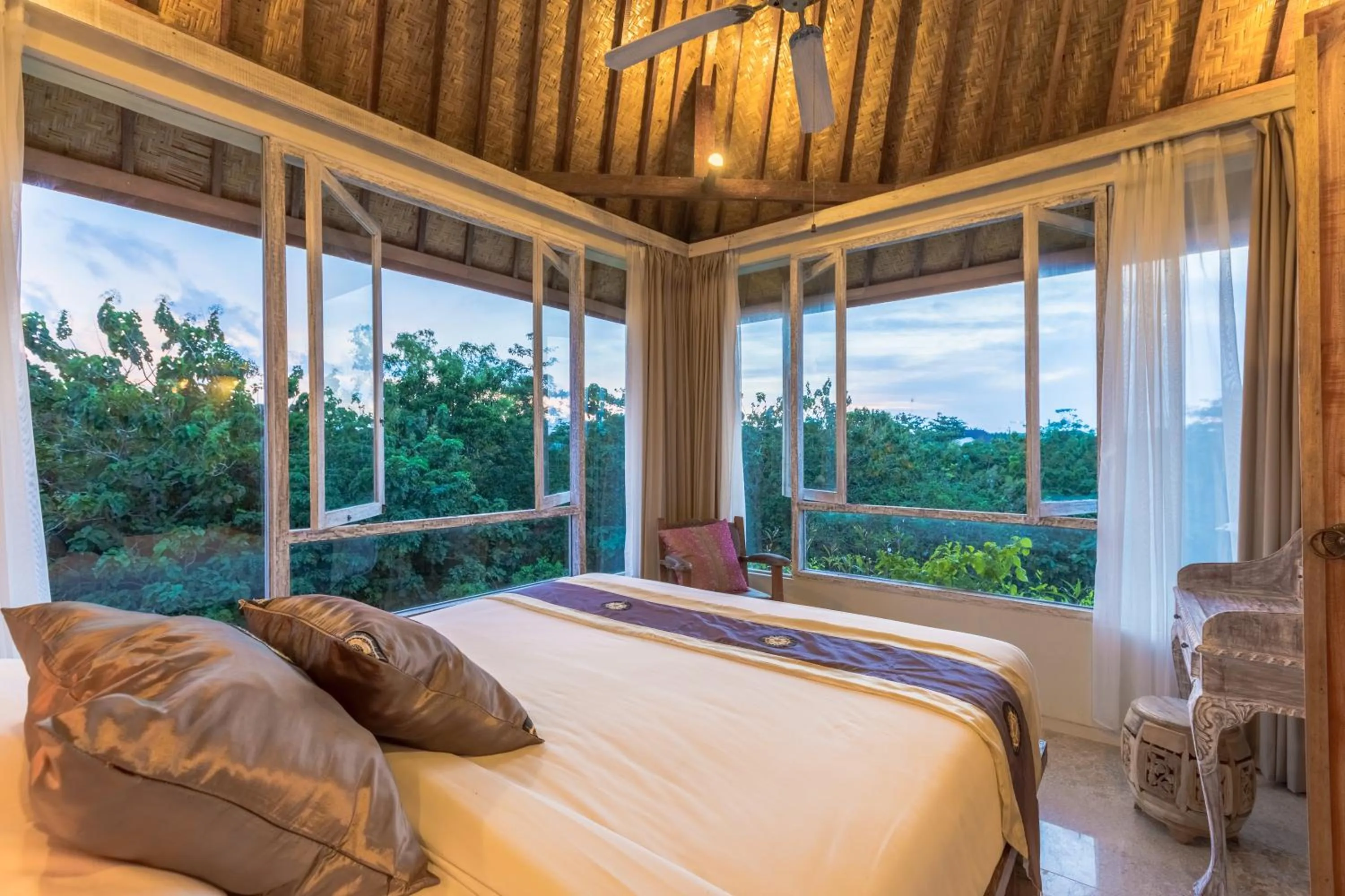 Photo of the whole room, Bed in BoHo Bingin Beach Bali