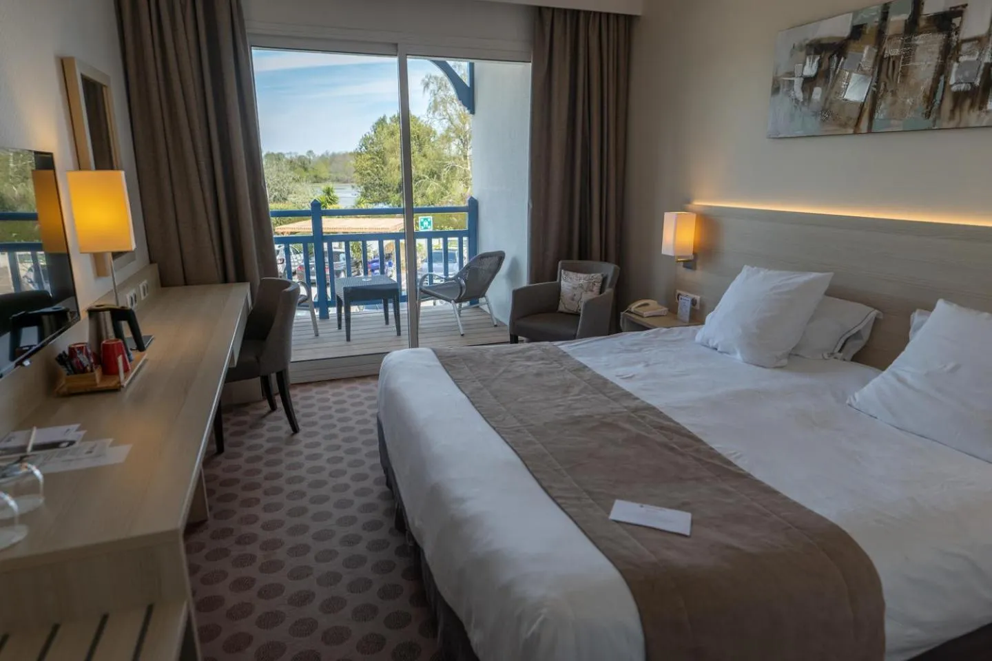 Photo of the whole room, Bed in Best Western Plus Le Roof Vannes Bord de Mer