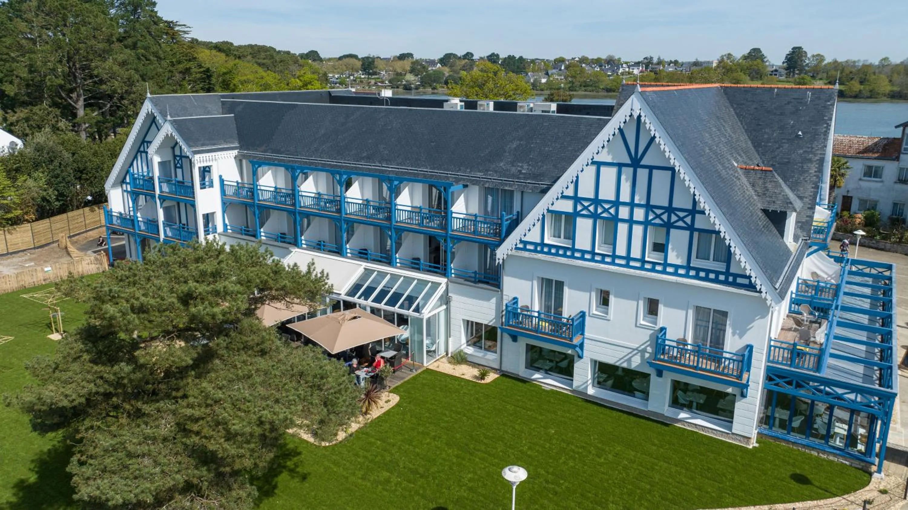 Facade/entrance in Best Western Plus Le Roof Vannes Bord de Mer
