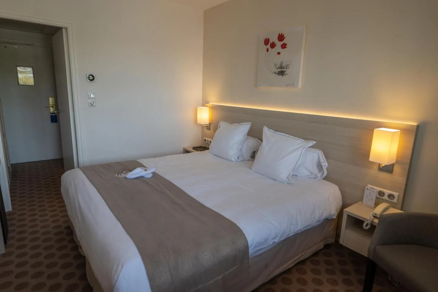 Bedroom, Bed in Best Western Plus Le Roof Vannes Bord de Mer