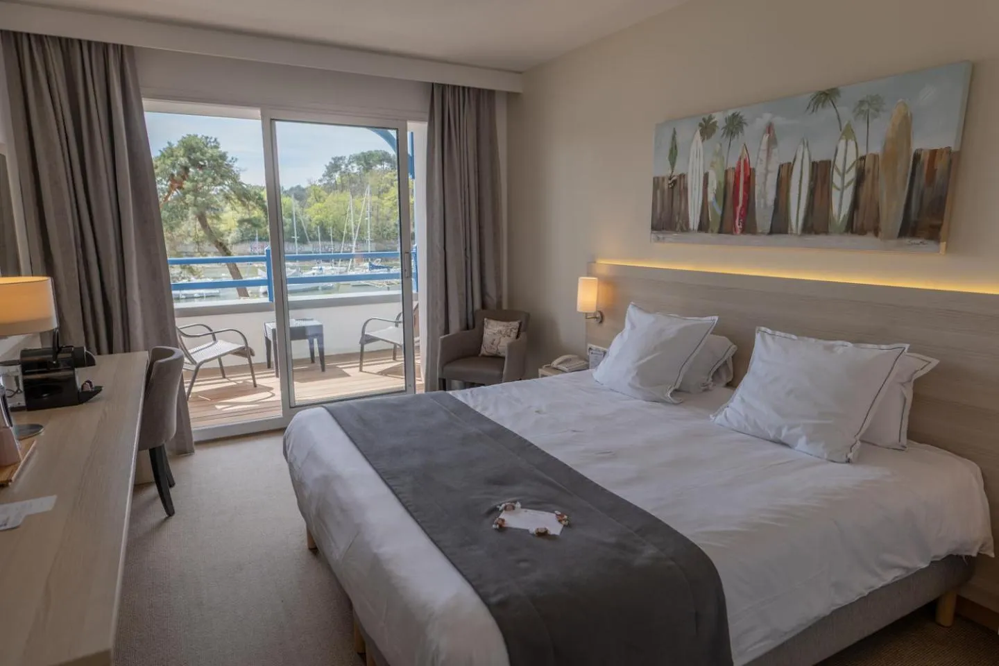 Bedroom, Bed in Best Western Plus Le Roof Vannes Bord de Mer