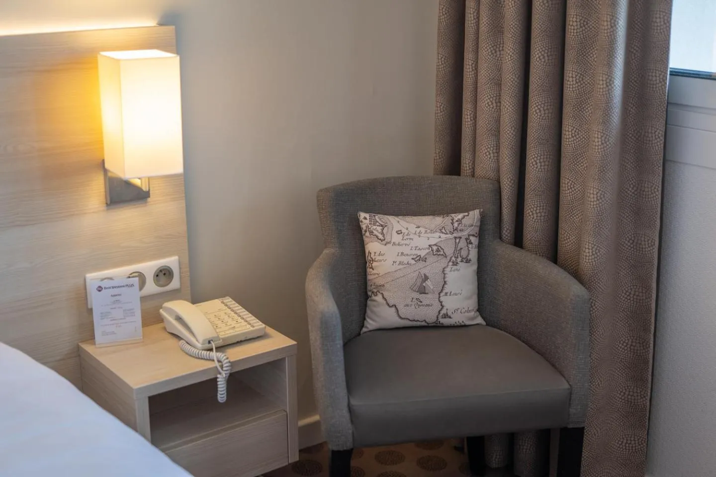 Bedroom, Bed in Best Western Plus Le Roof Vannes Bord de Mer