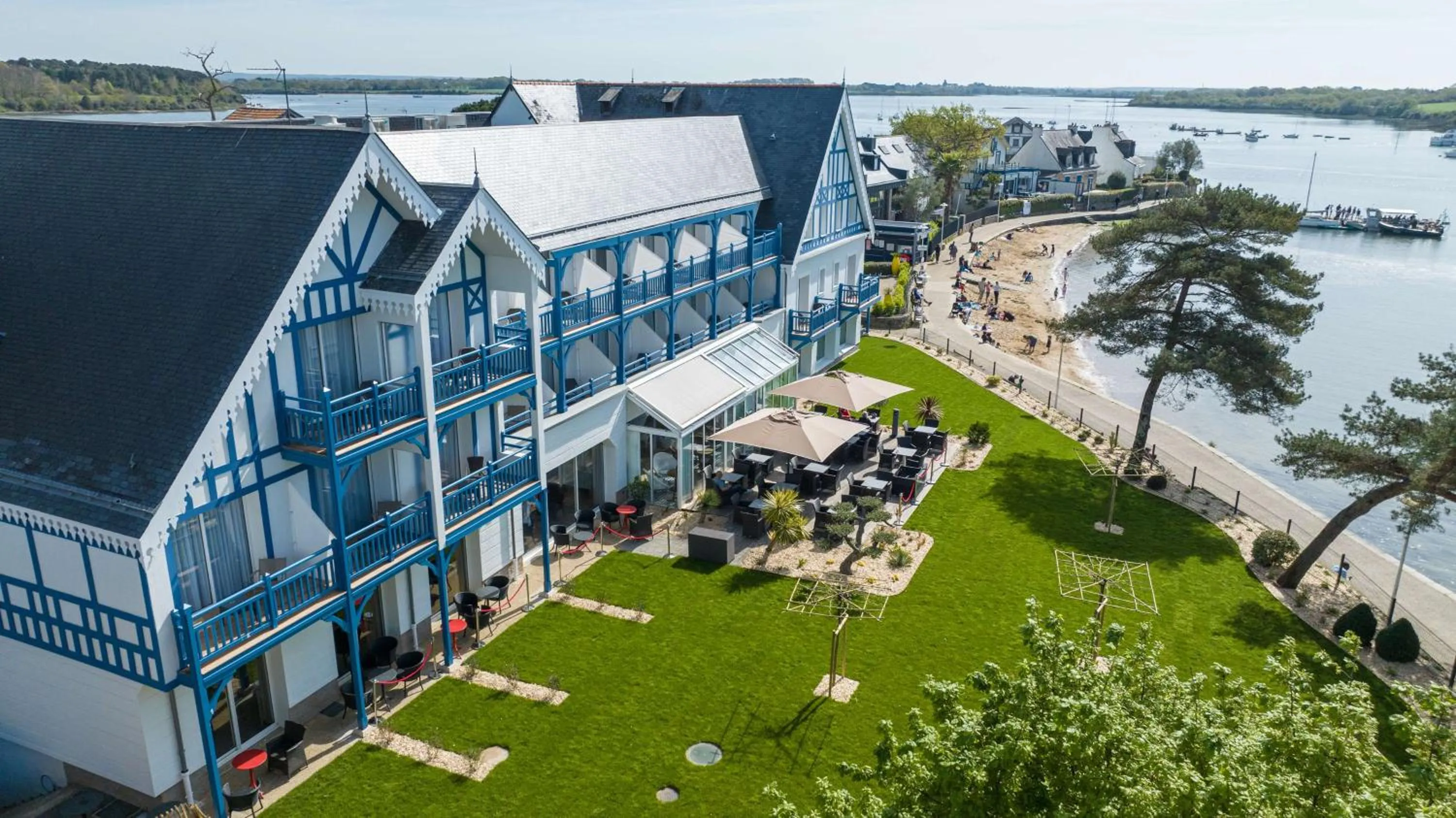 Property building in Best Western Plus Le Roof Vannes Bord de Mer