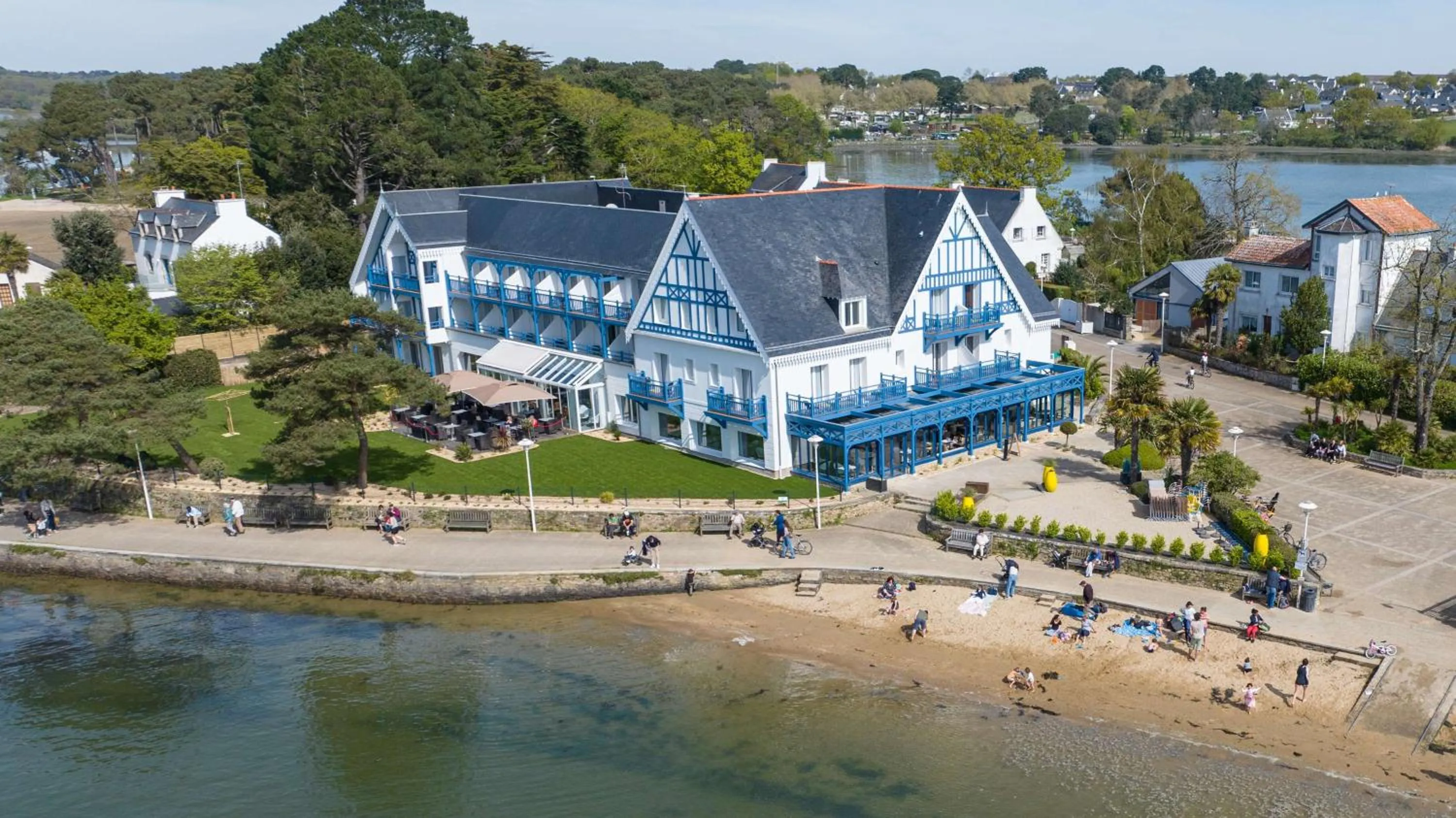 Property building in Best Western Plus Le Roof Vannes Bord de Mer