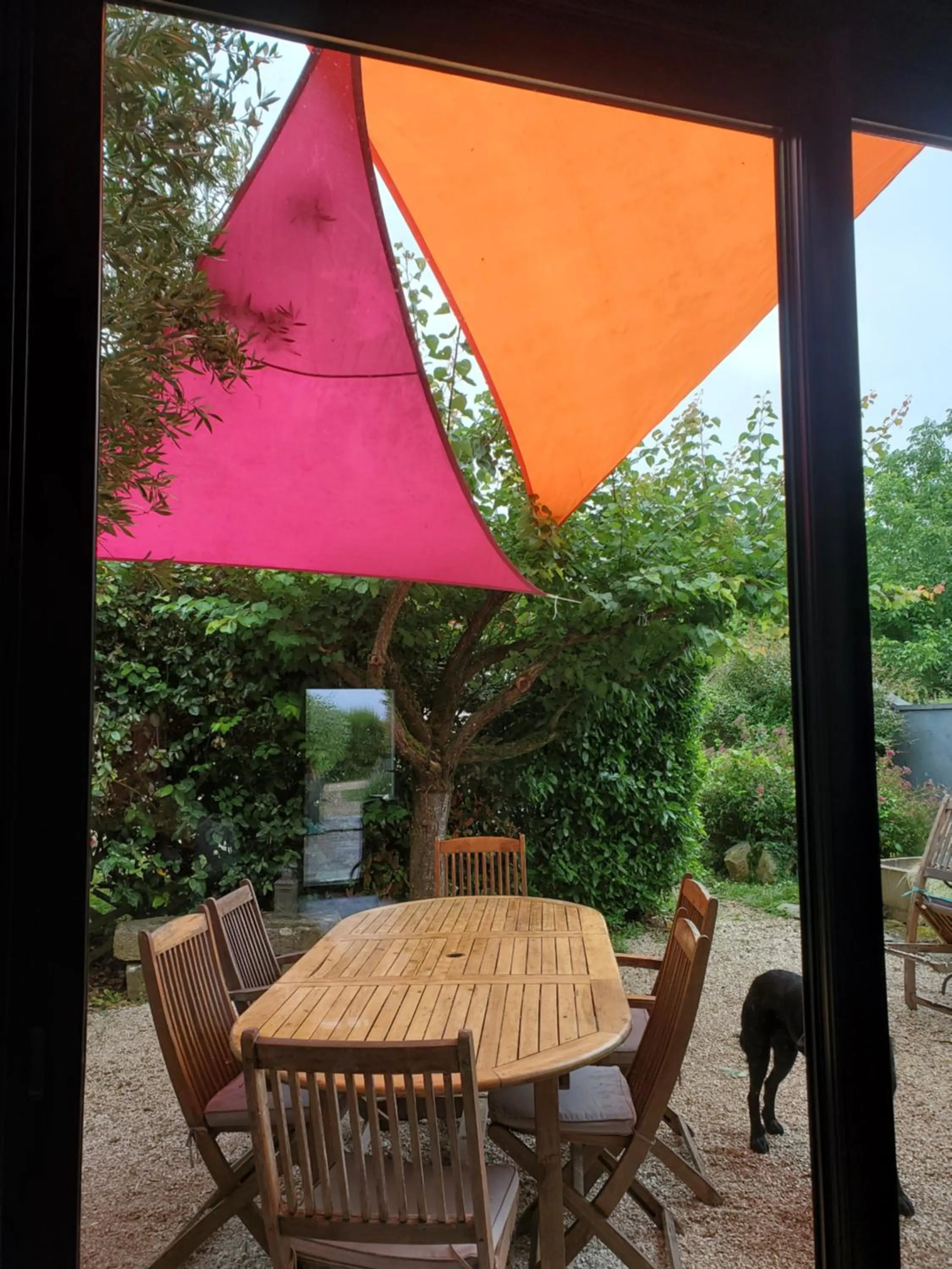 Patio in la grange aux hirondelles