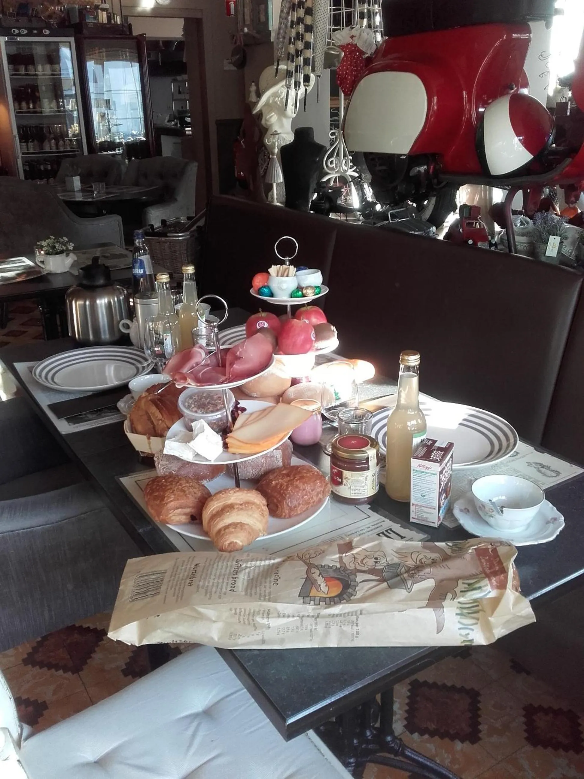 Continental breakfast in Le Relais de Chassepierre