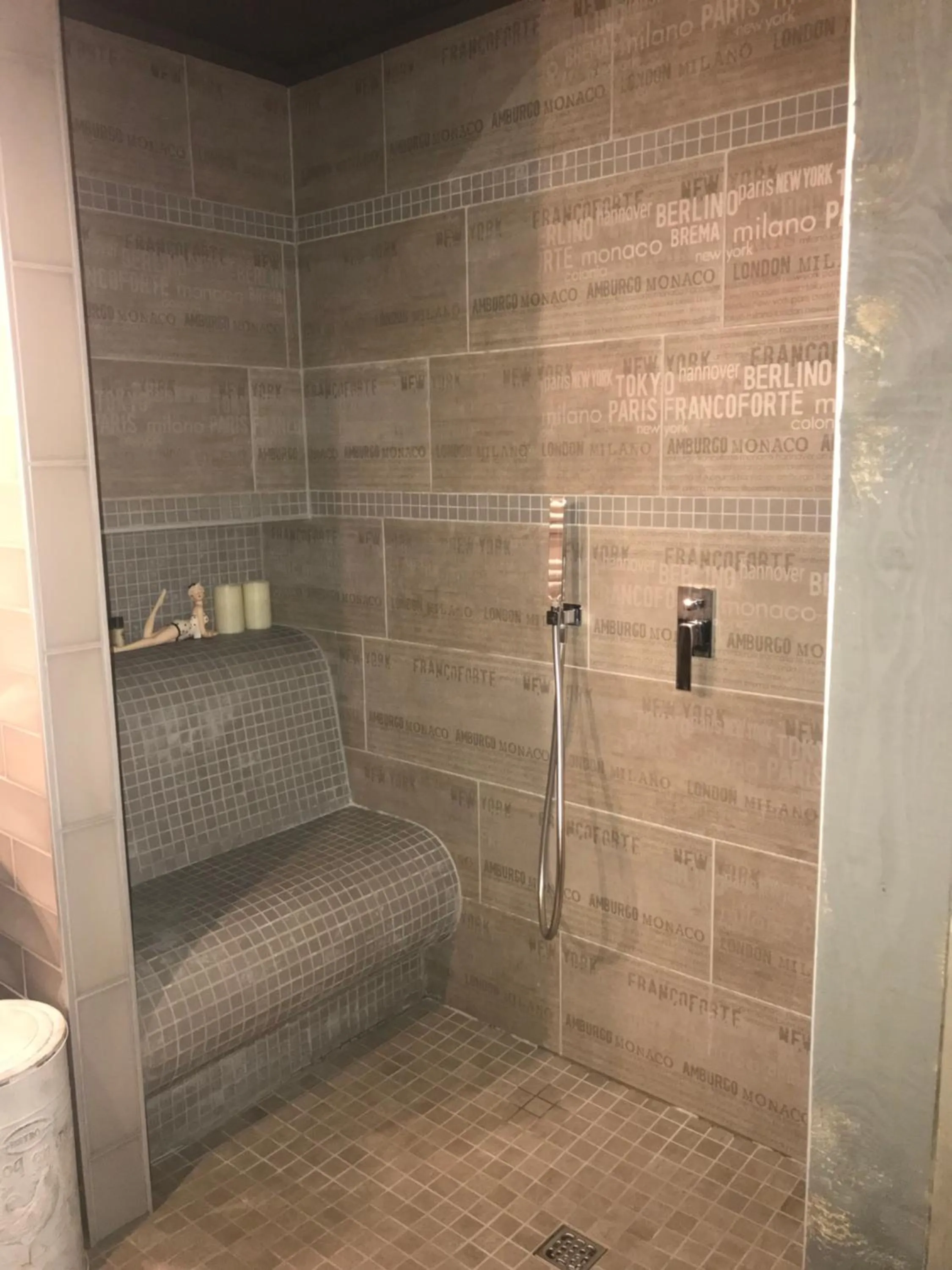 Decorative detail in Le Relais de Chassepierre