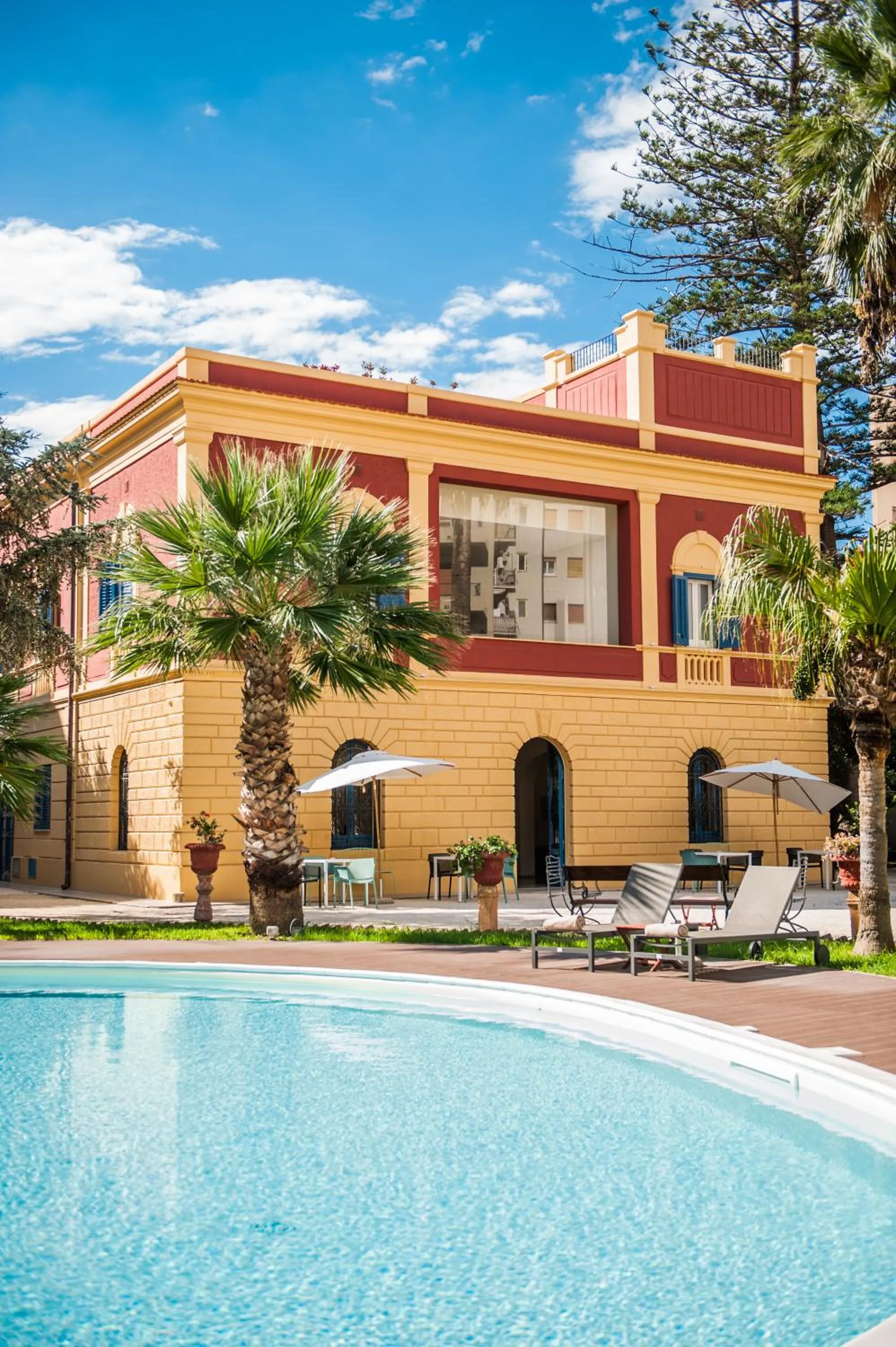 Property building in Giardini Mon Plaisir