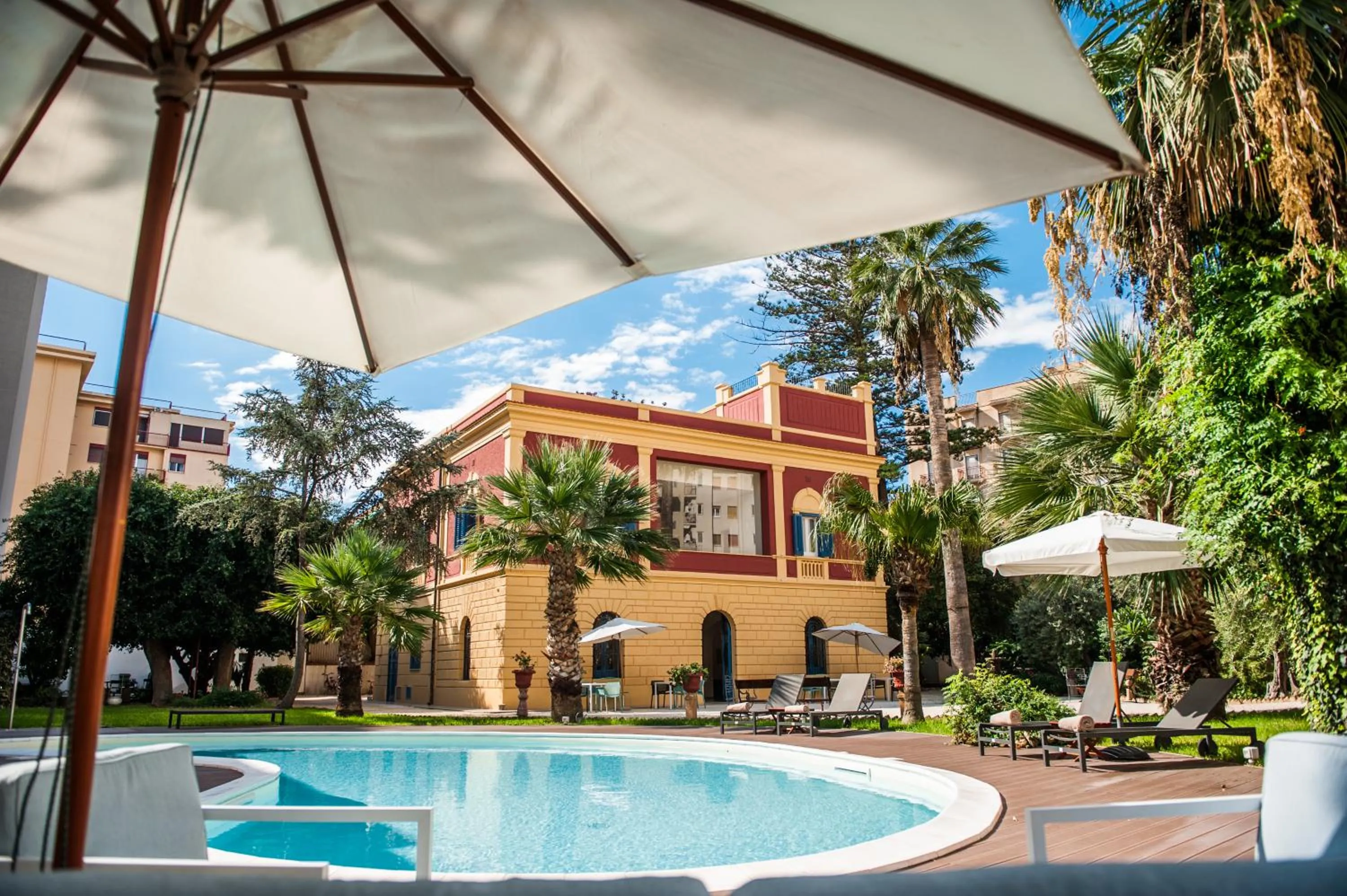 Property building in Giardini Mon Plaisir