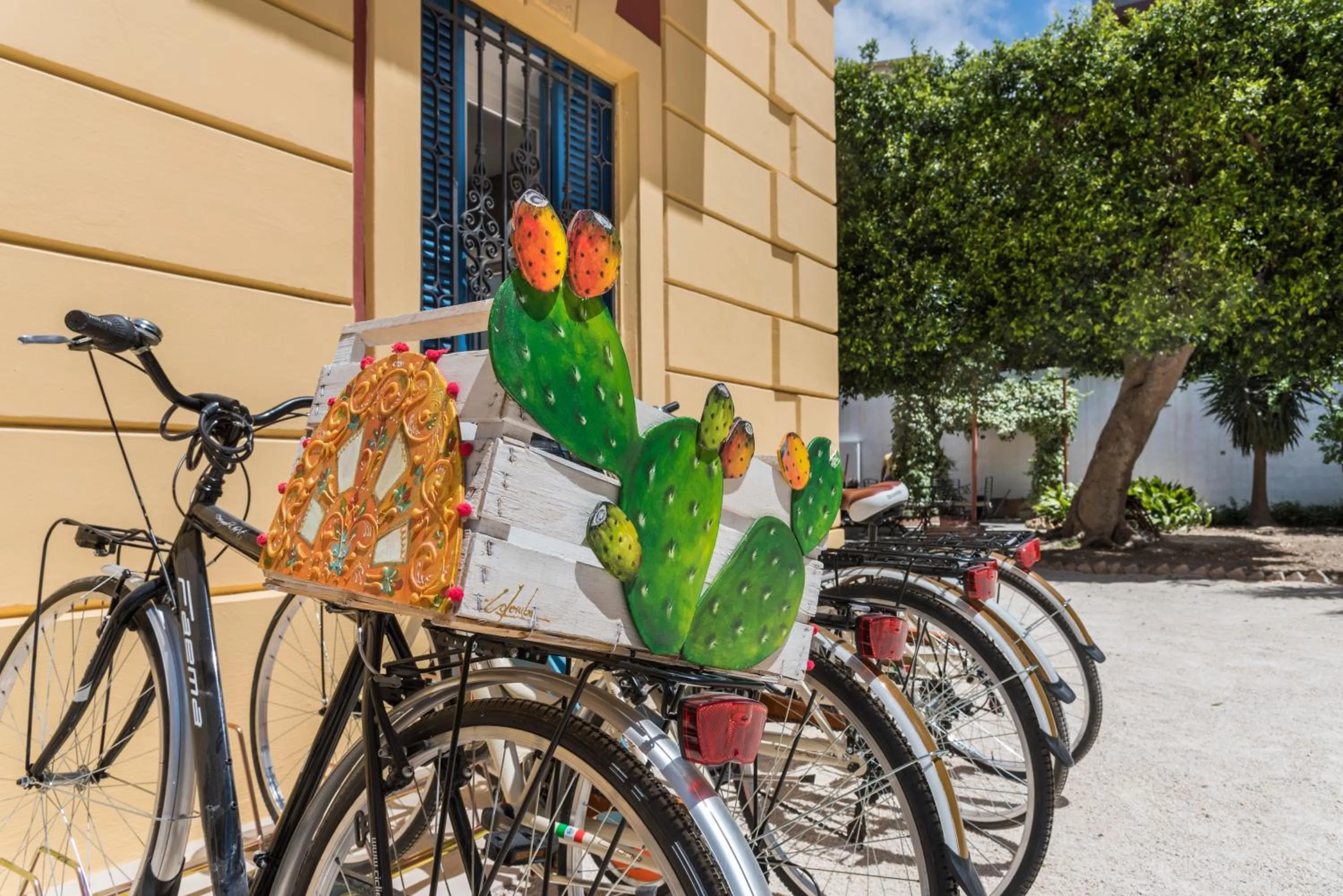 Cycling in Giardini Mon Plaisir