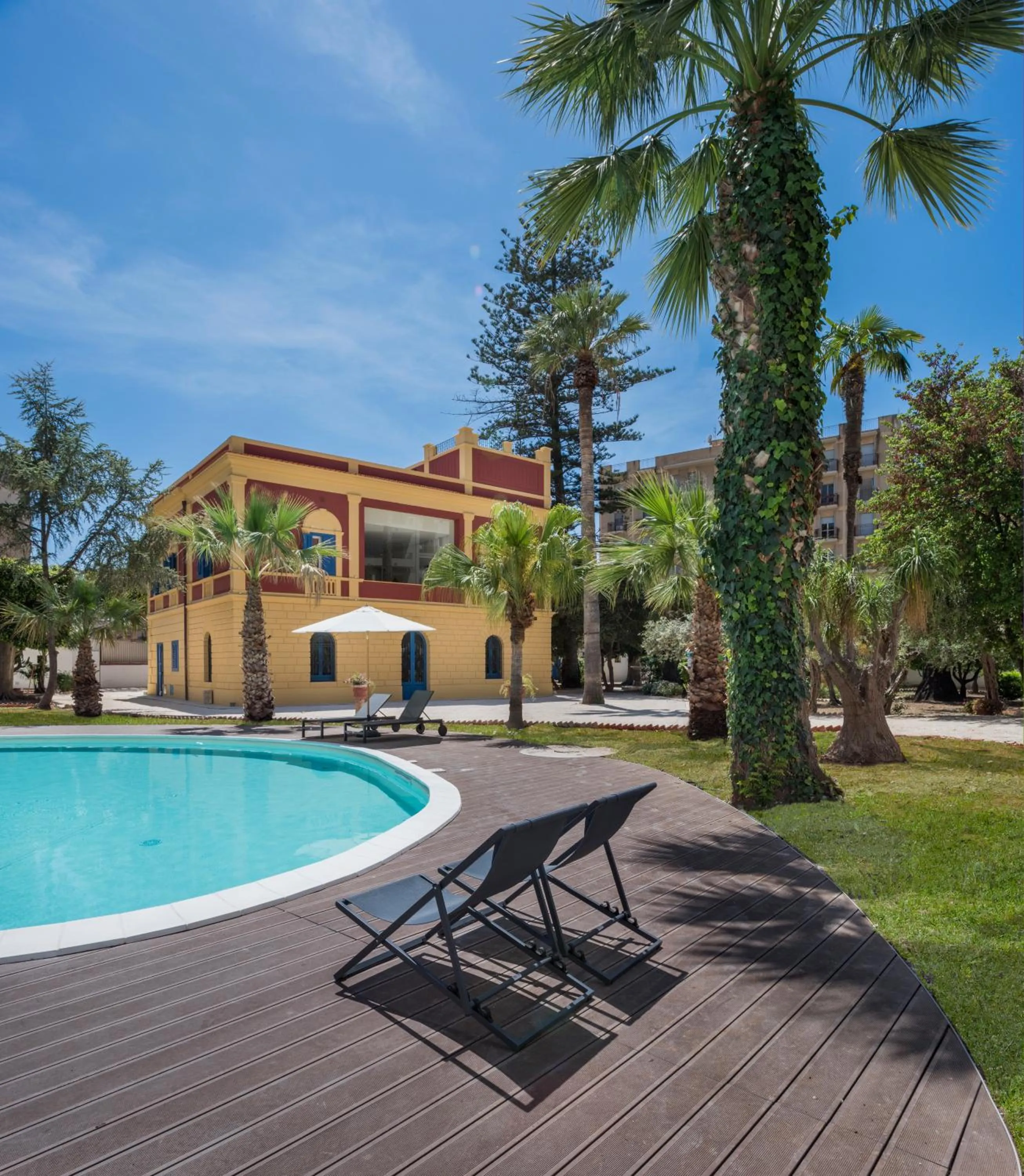 Property building in Giardini Mon Plaisir