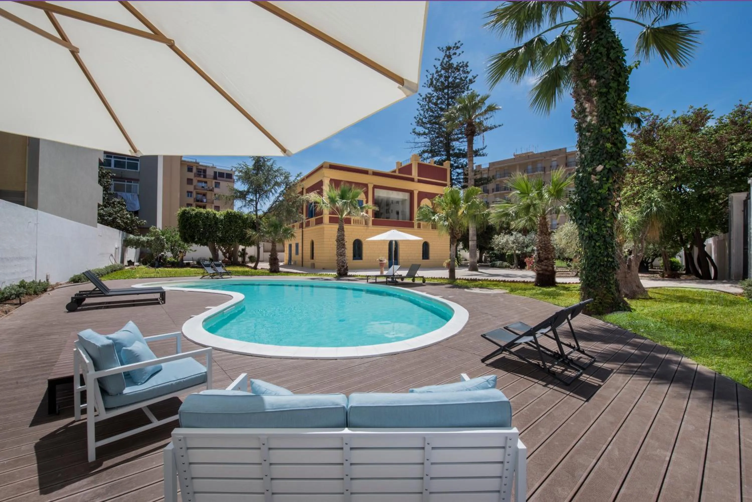 Property building in Giardini Mon Plaisir