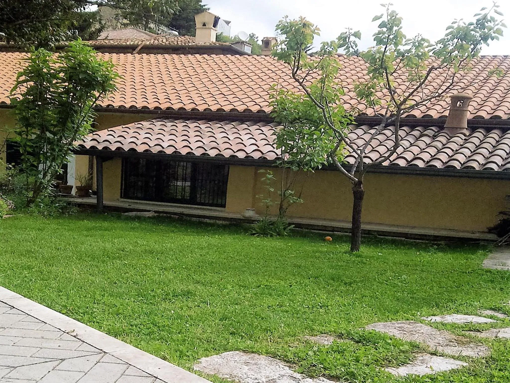 Garden view in B&B Porta Bazzano