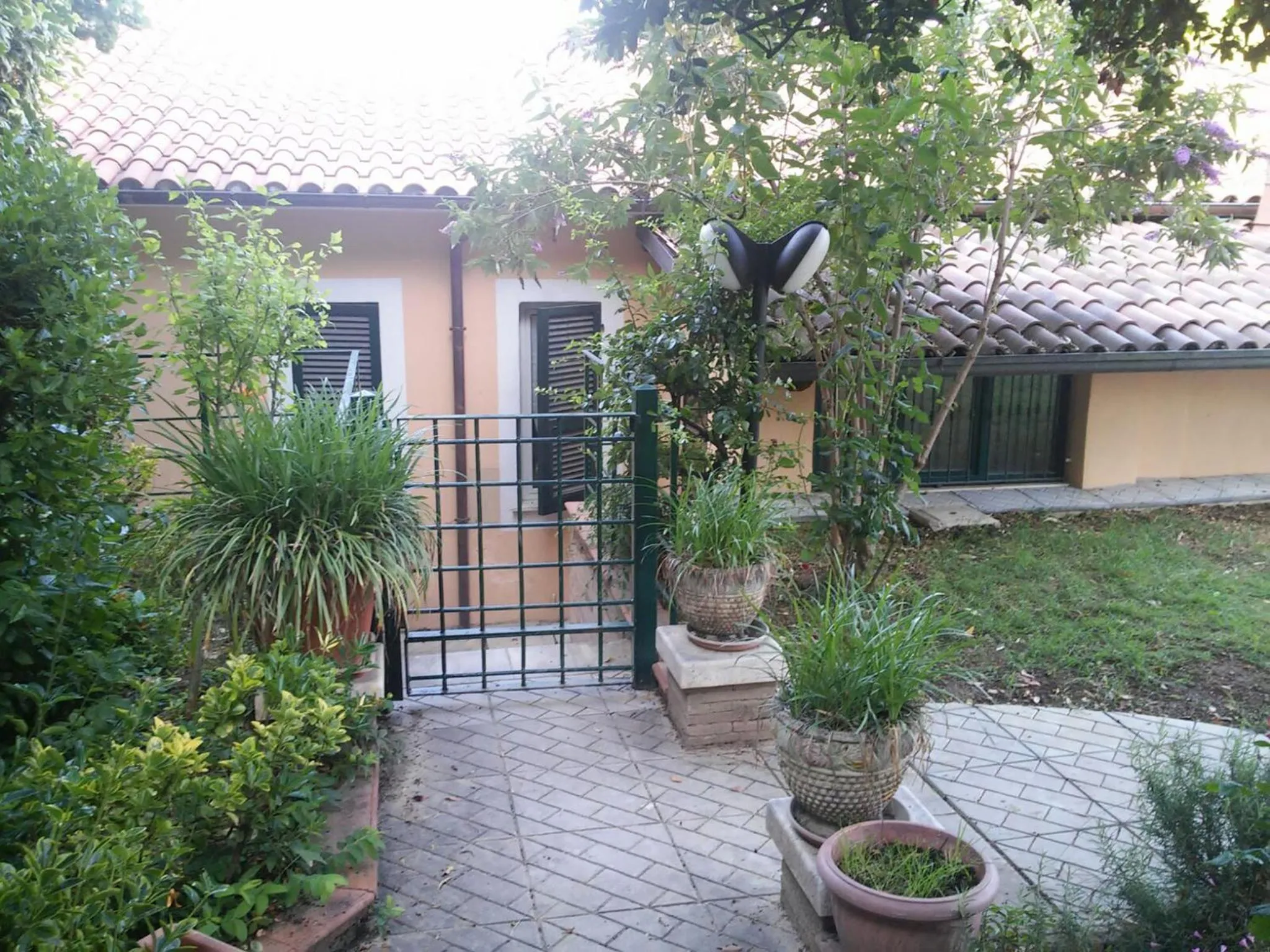 Garden view in B&B Porta Bazzano