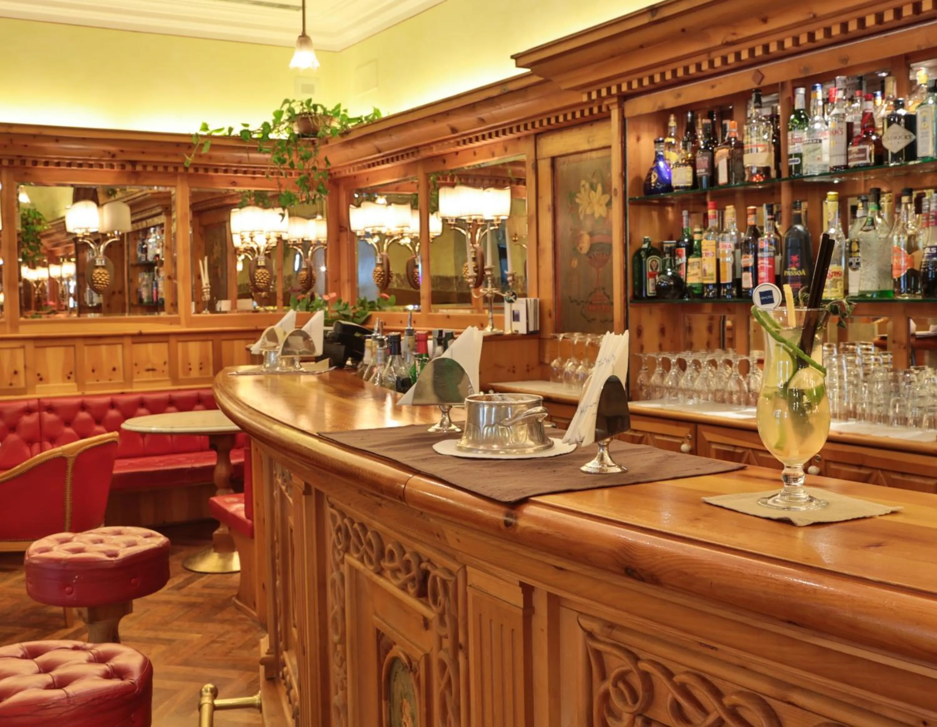 Lounge or bar in TH Madonna di Campiglio | Golf Hotel