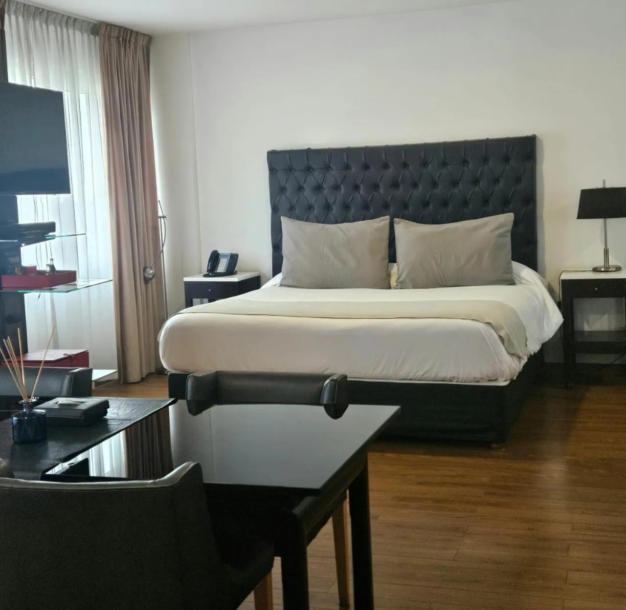 Bed in Be Hollywood!