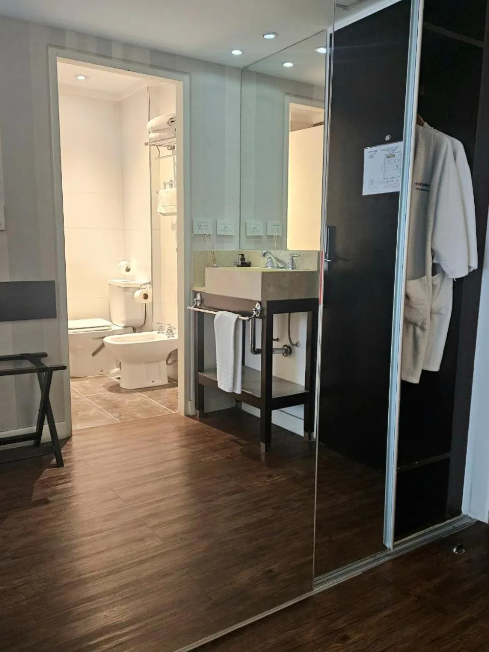 Bathroom in Be Hollywood!